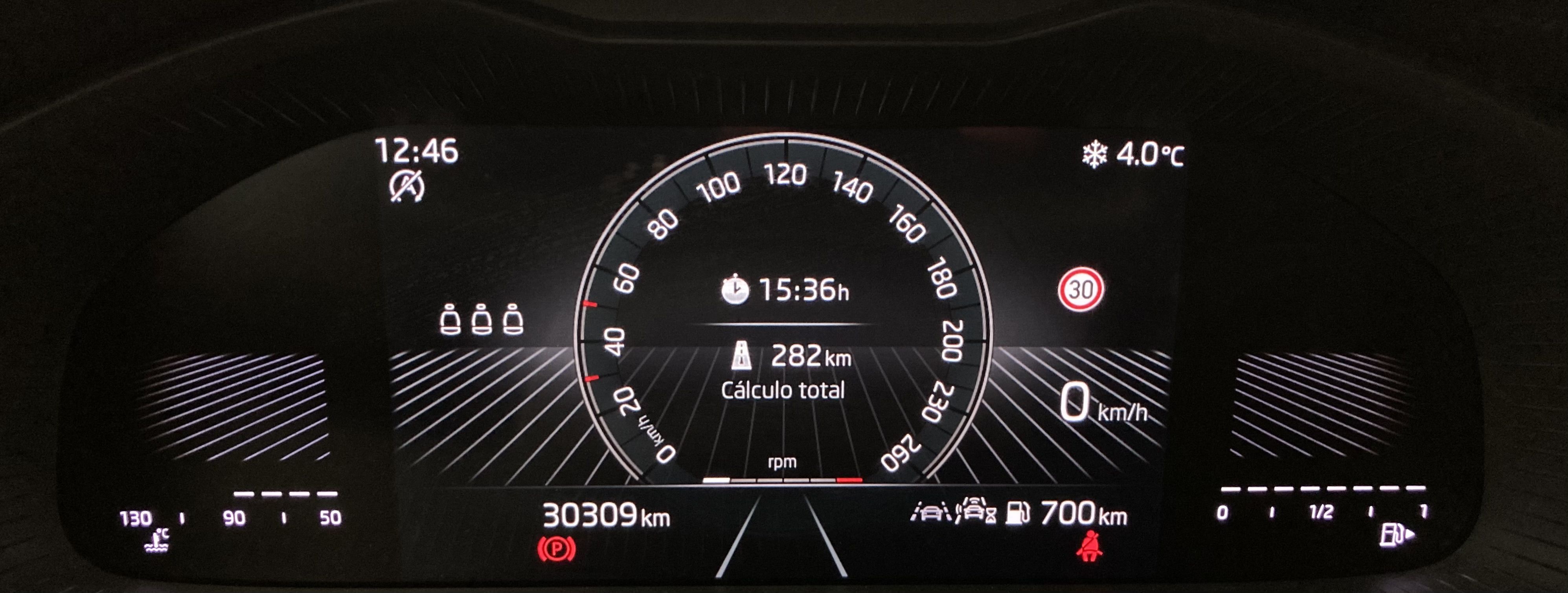 skoda kamiq selection 1.0 TSI 95 2024 rojo velvet 14