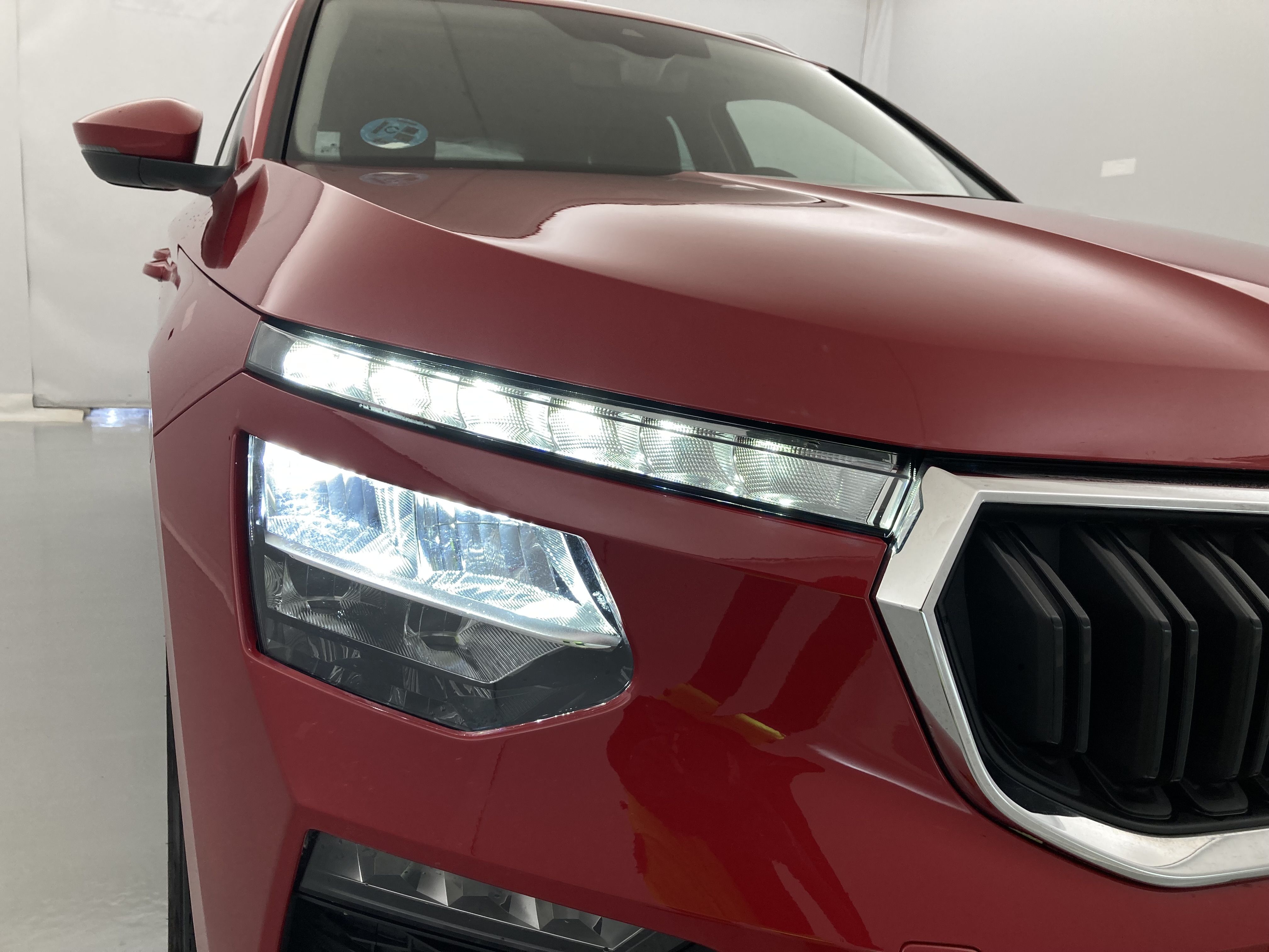 skoda kamiq selection 1.0 TSI 95 2024 rojo velvet 15