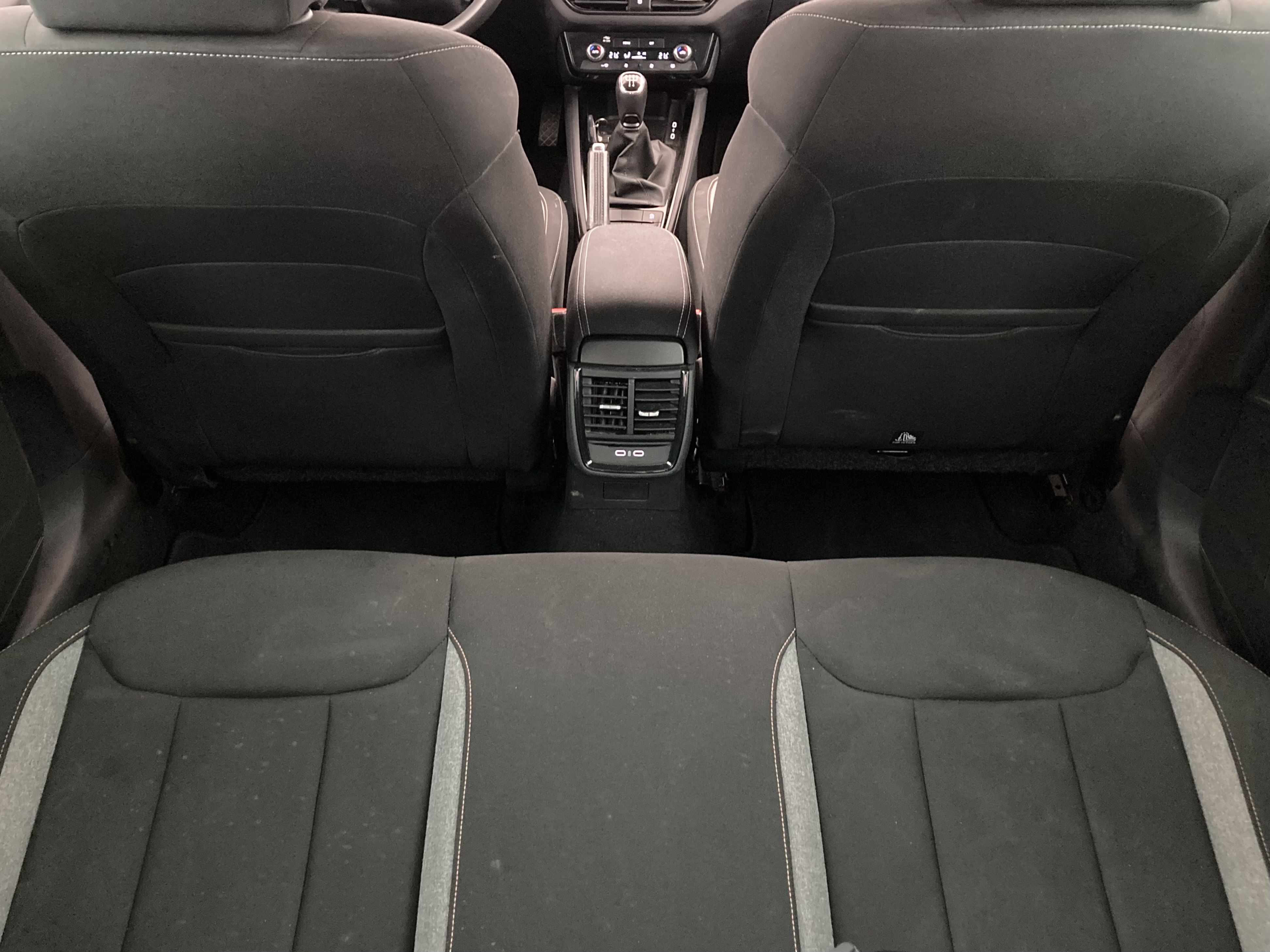 skoda kamiq selection 1.0 TSI 95 2024 rojo velvet 17