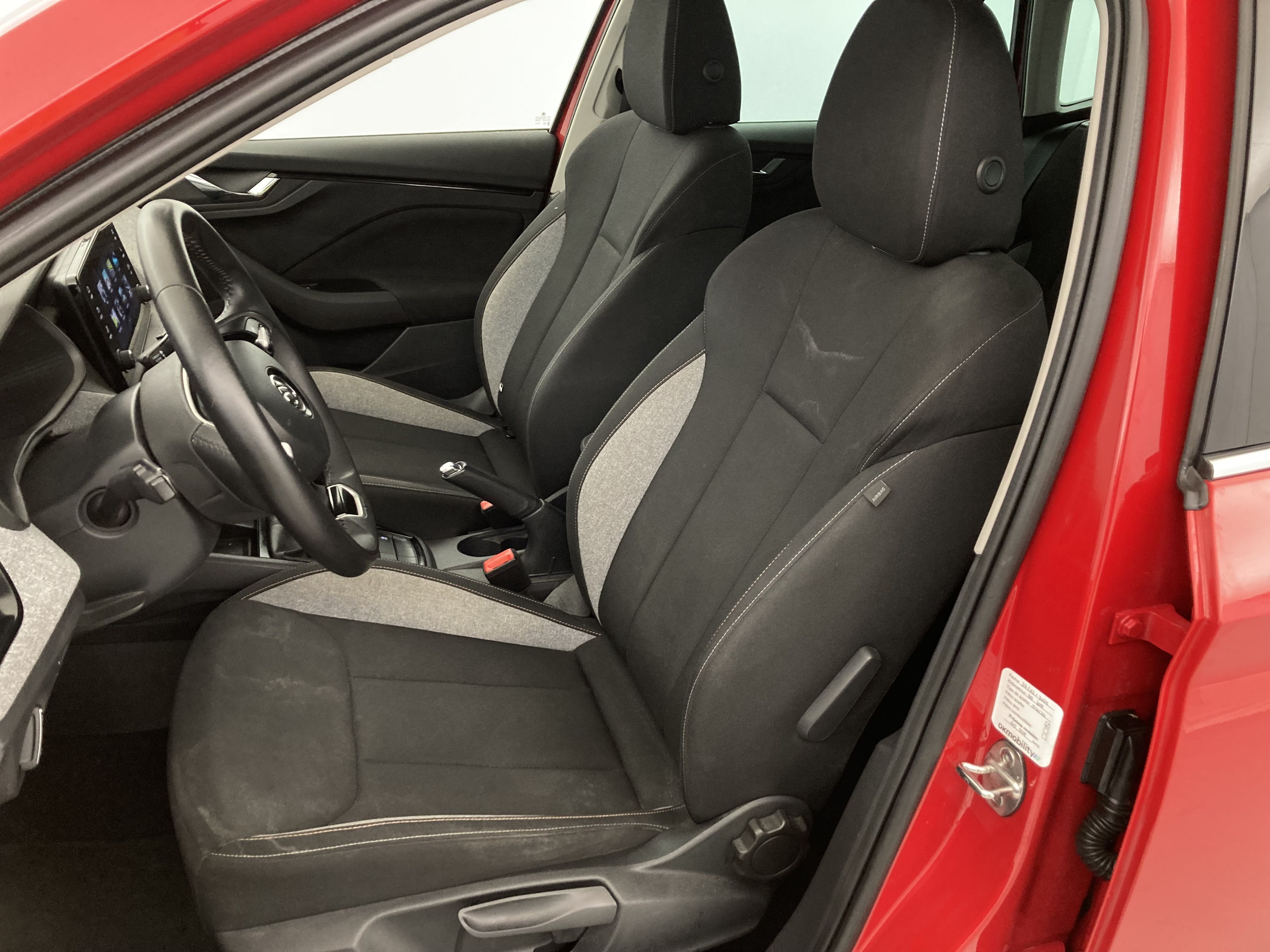 skoda kamiq selection 1.0 TSI 95 2024 rojo velvet 18