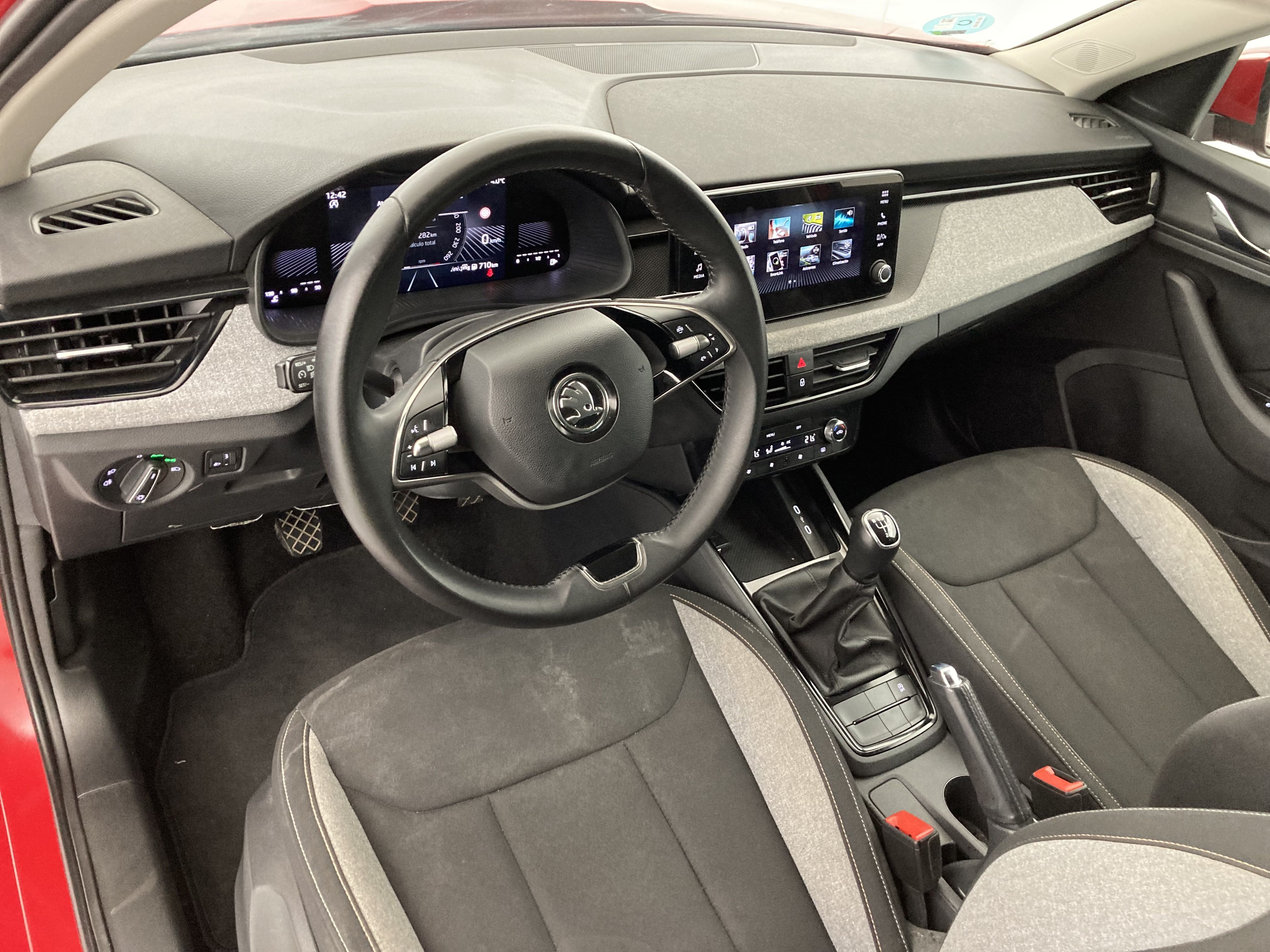 skoda kamiq selection 1.0 TSI 95 2024 rojo velvet 19