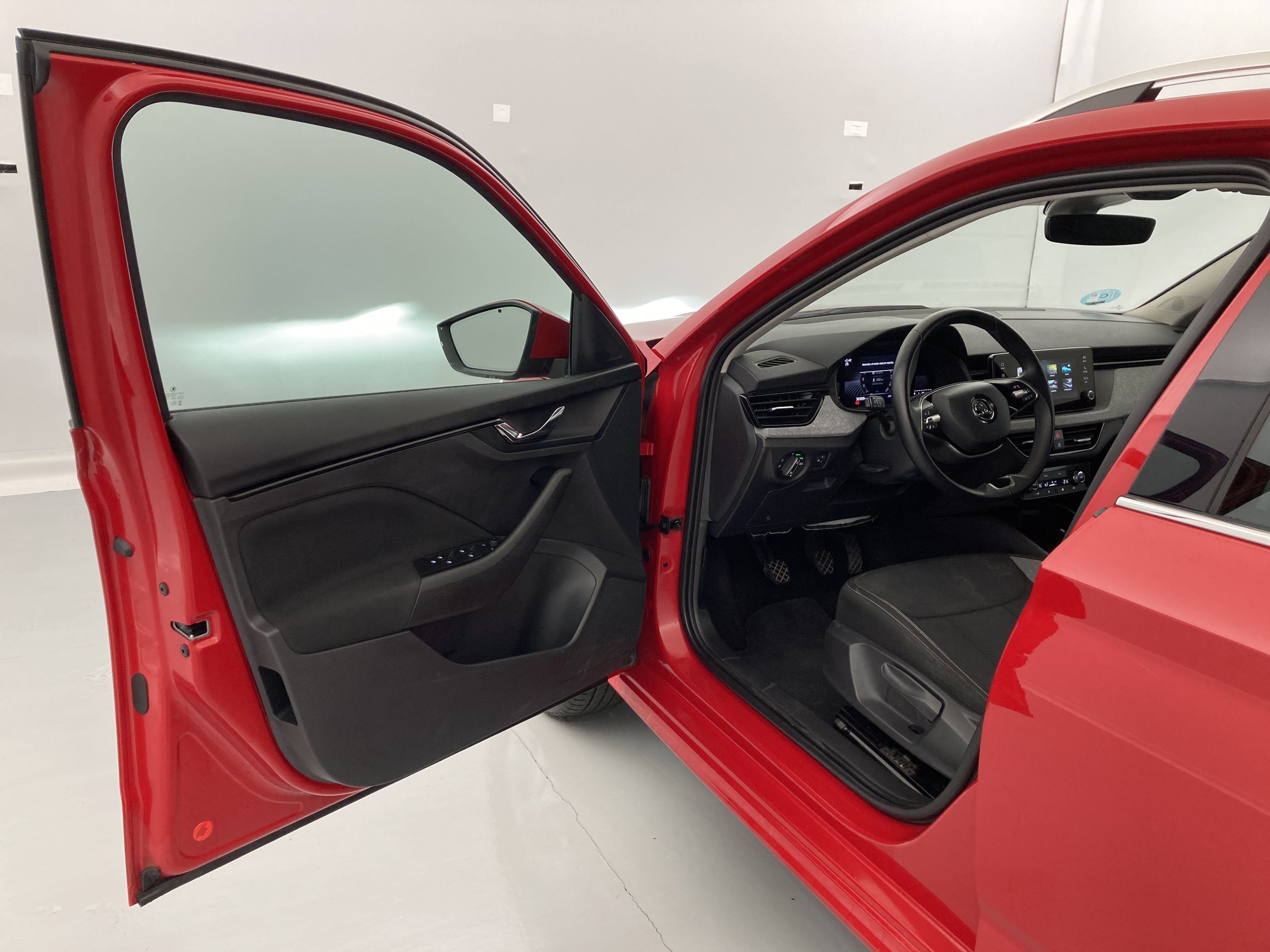 skoda kamiq selection 1.0 TSI 95 2024 rojo velvet 20