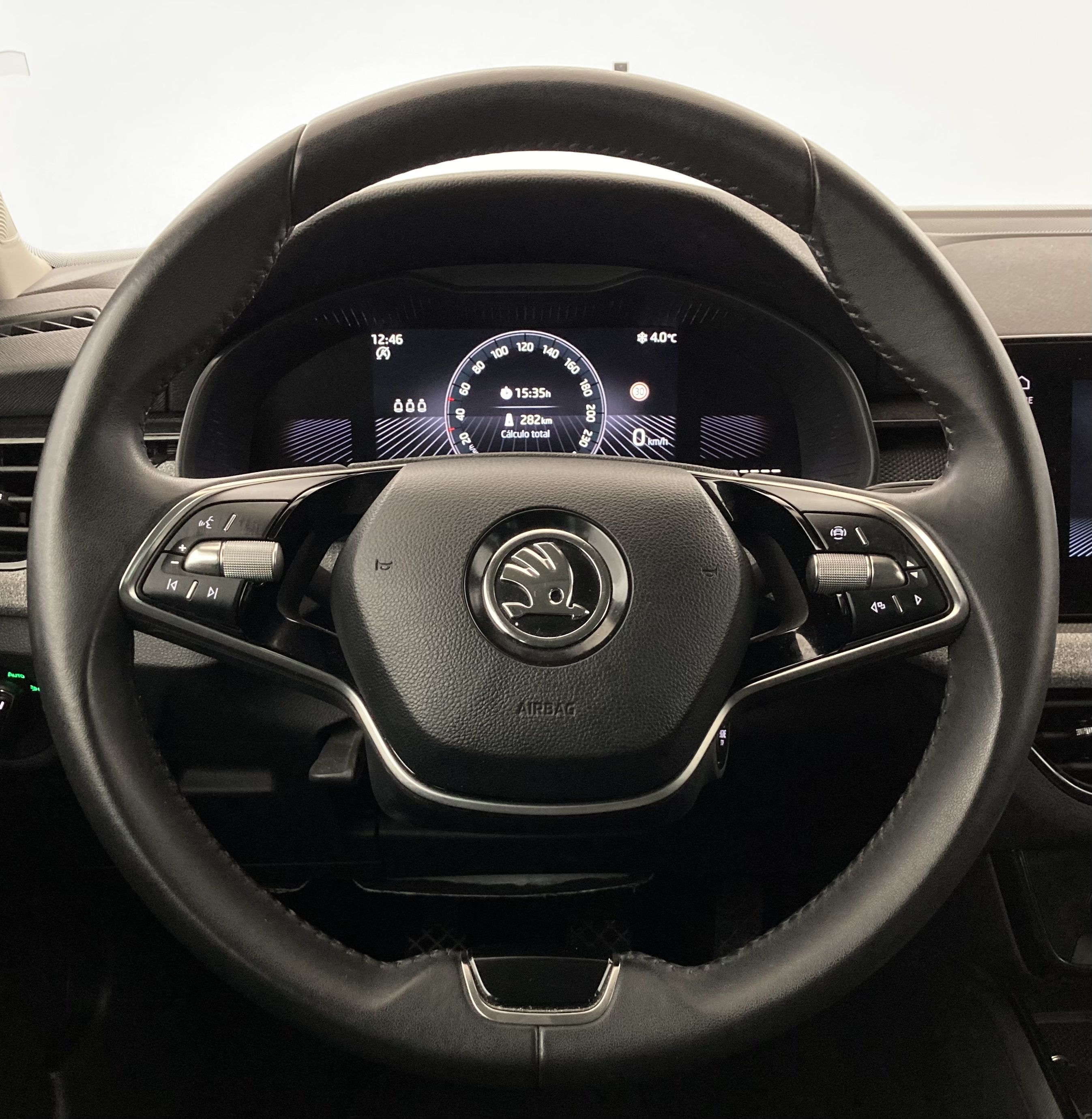 skoda kamiq selection 1.0 TSI 95 2024 rojo velvet 21