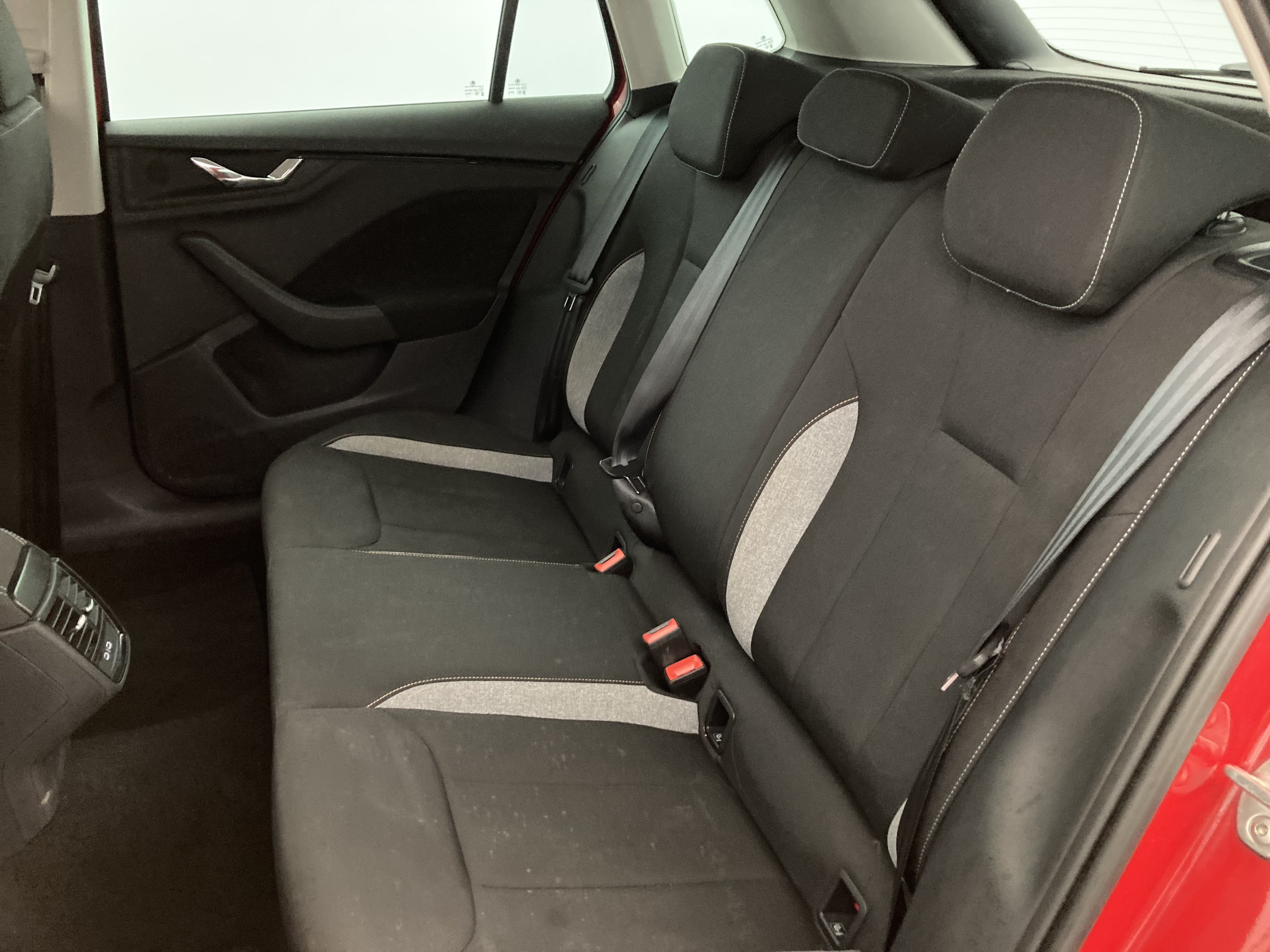 skoda kamiq selection 1.0 TSI 95 2024 rojo velvet 22