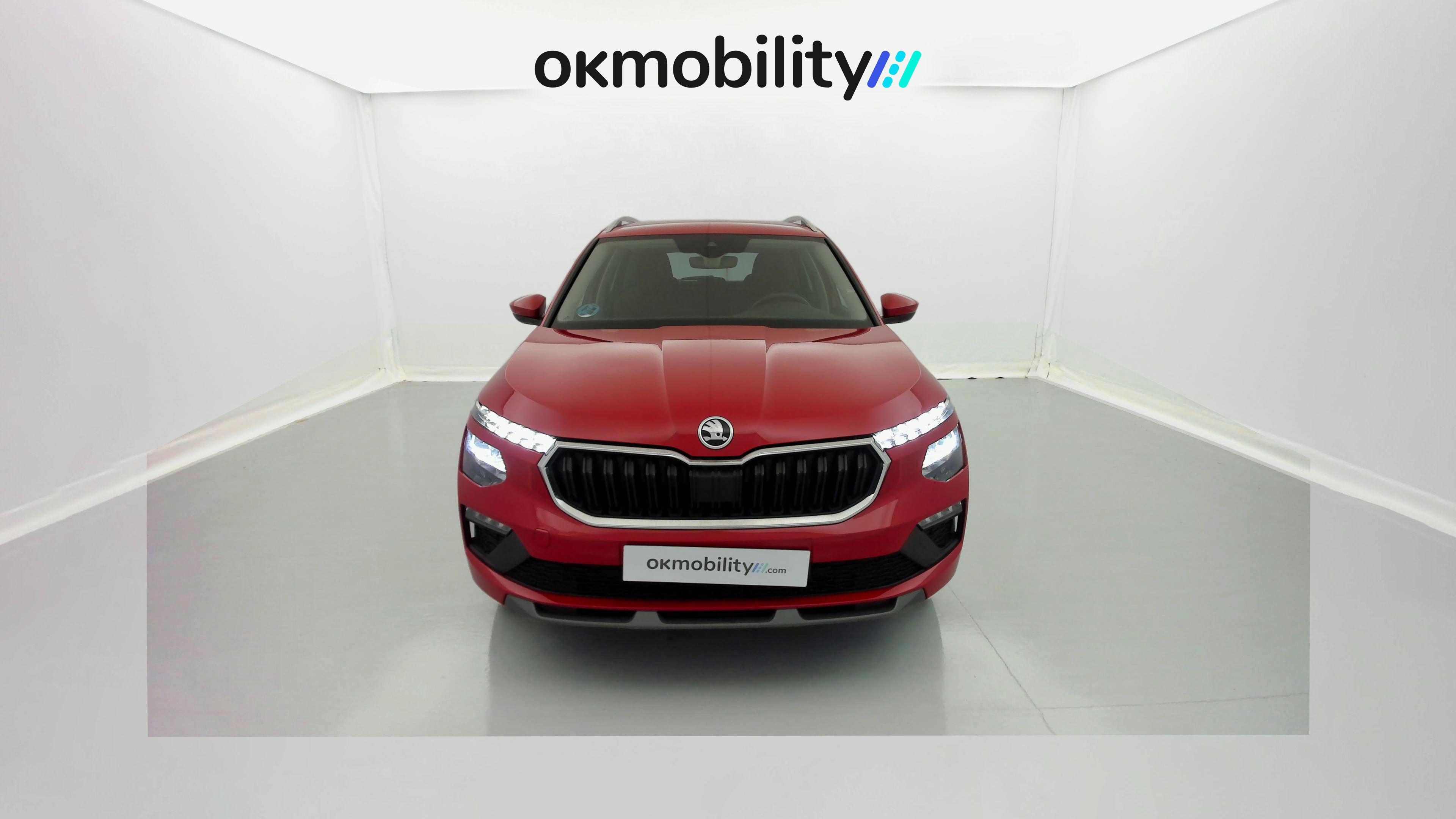 skoda kamiq selection 1.0 TSI 95 2024 rojo velvet 1