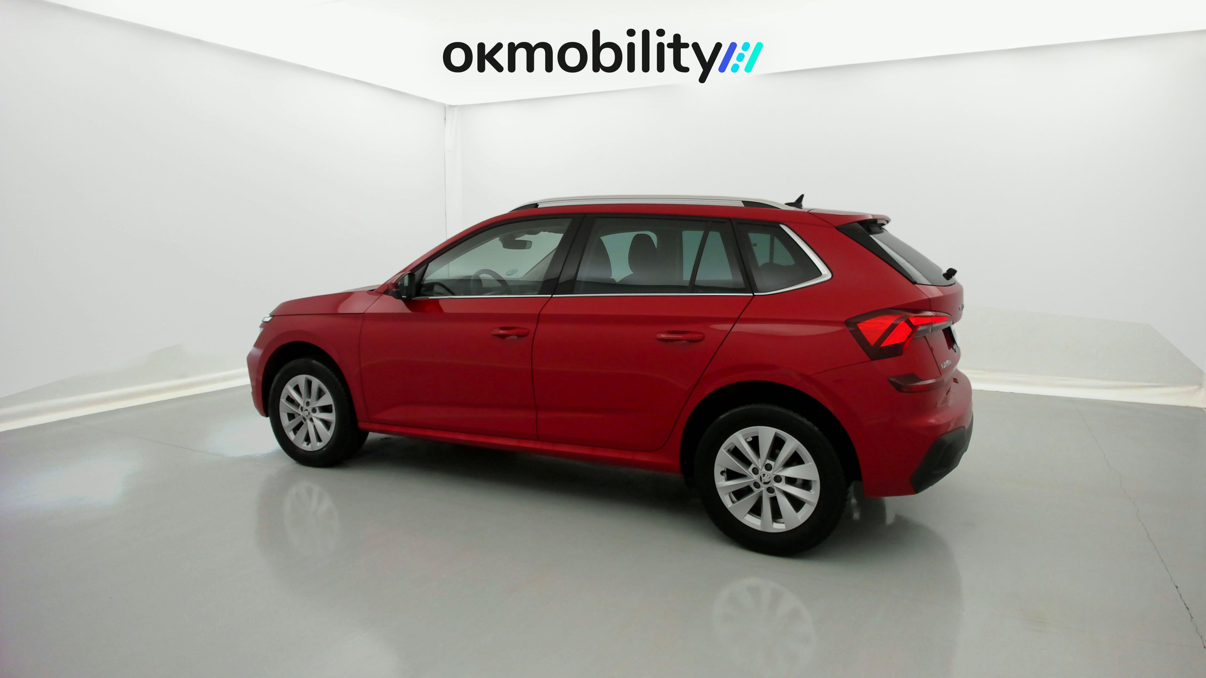 skoda kamiq selection 1.0 TSI 95 2024 rojo velvet 9