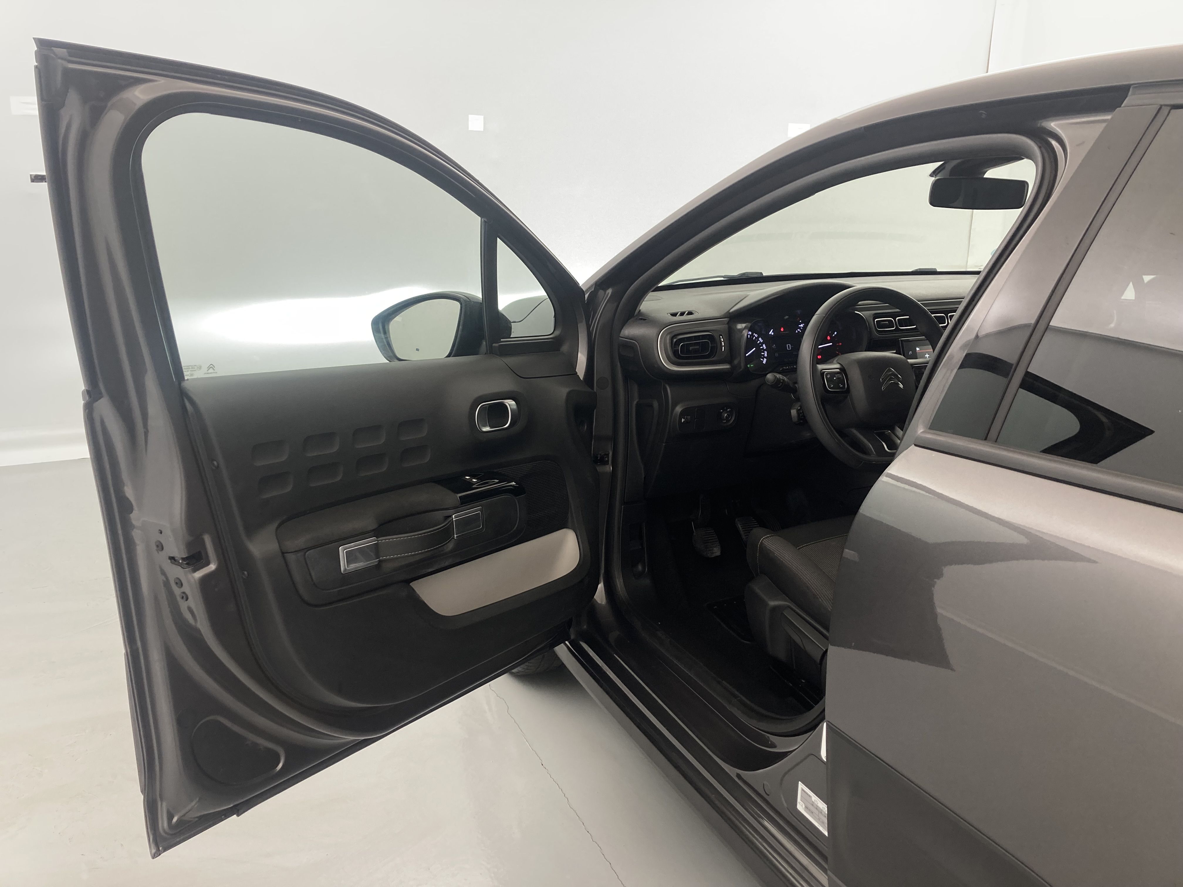 citroen c3 origin max 1.2 PURETECH 83 2024 gris platino / negro 15