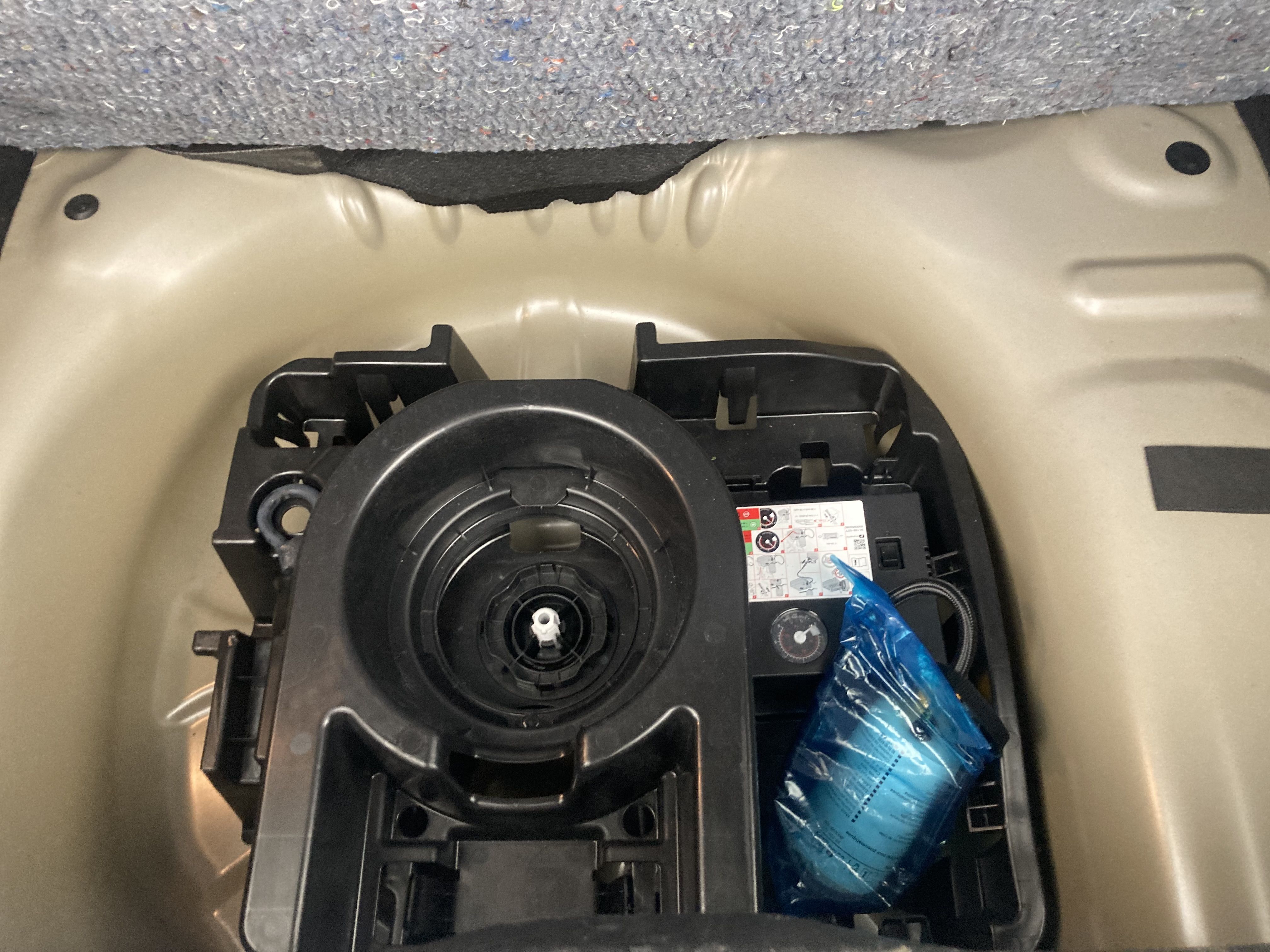 citroen c3 origin max 1.2 PURETECH 83 2024 gris platino / negro 16