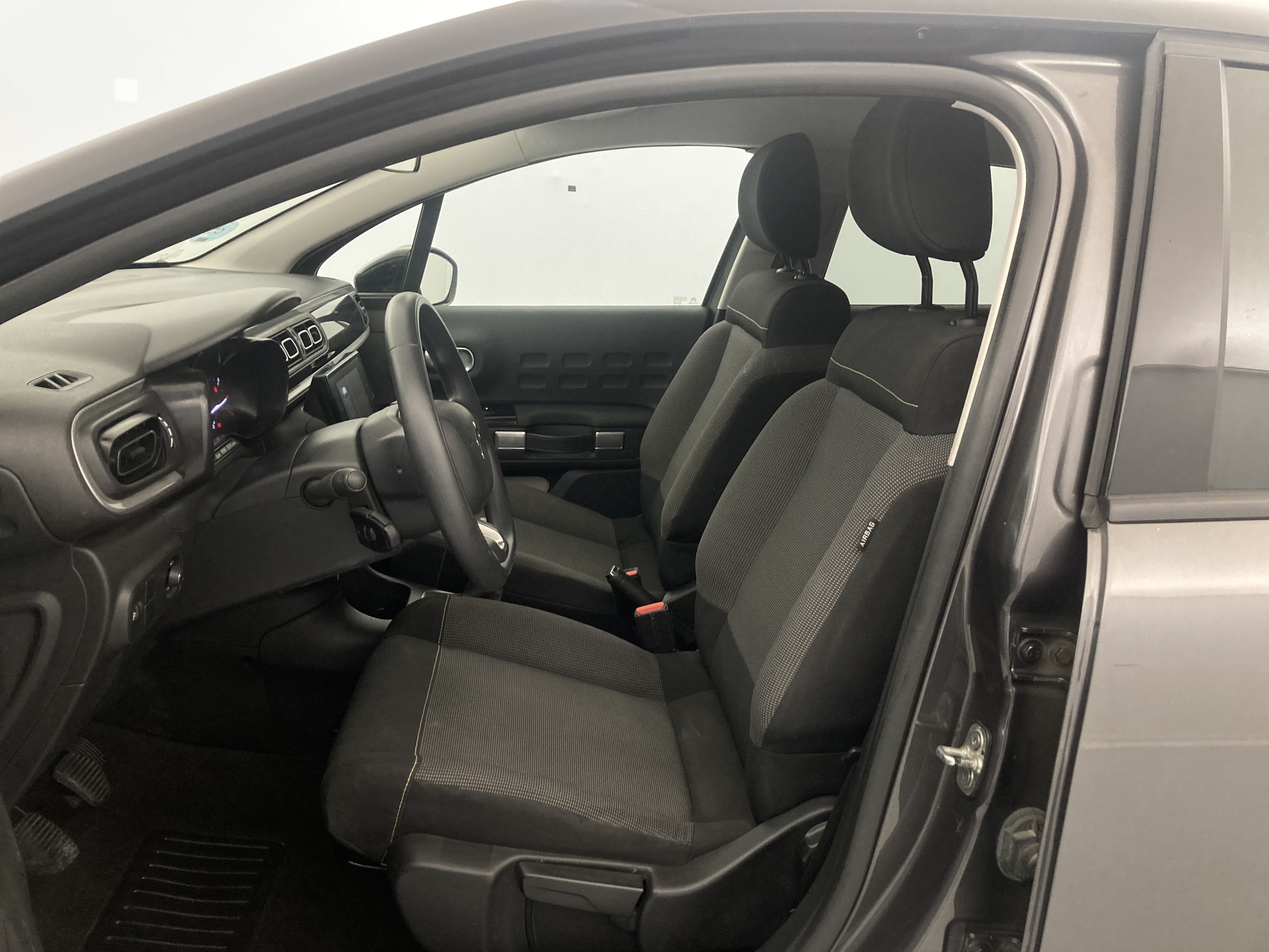 citroen c3 origin max 1.2 PURETECH 83 2024 gris platino / negro 22