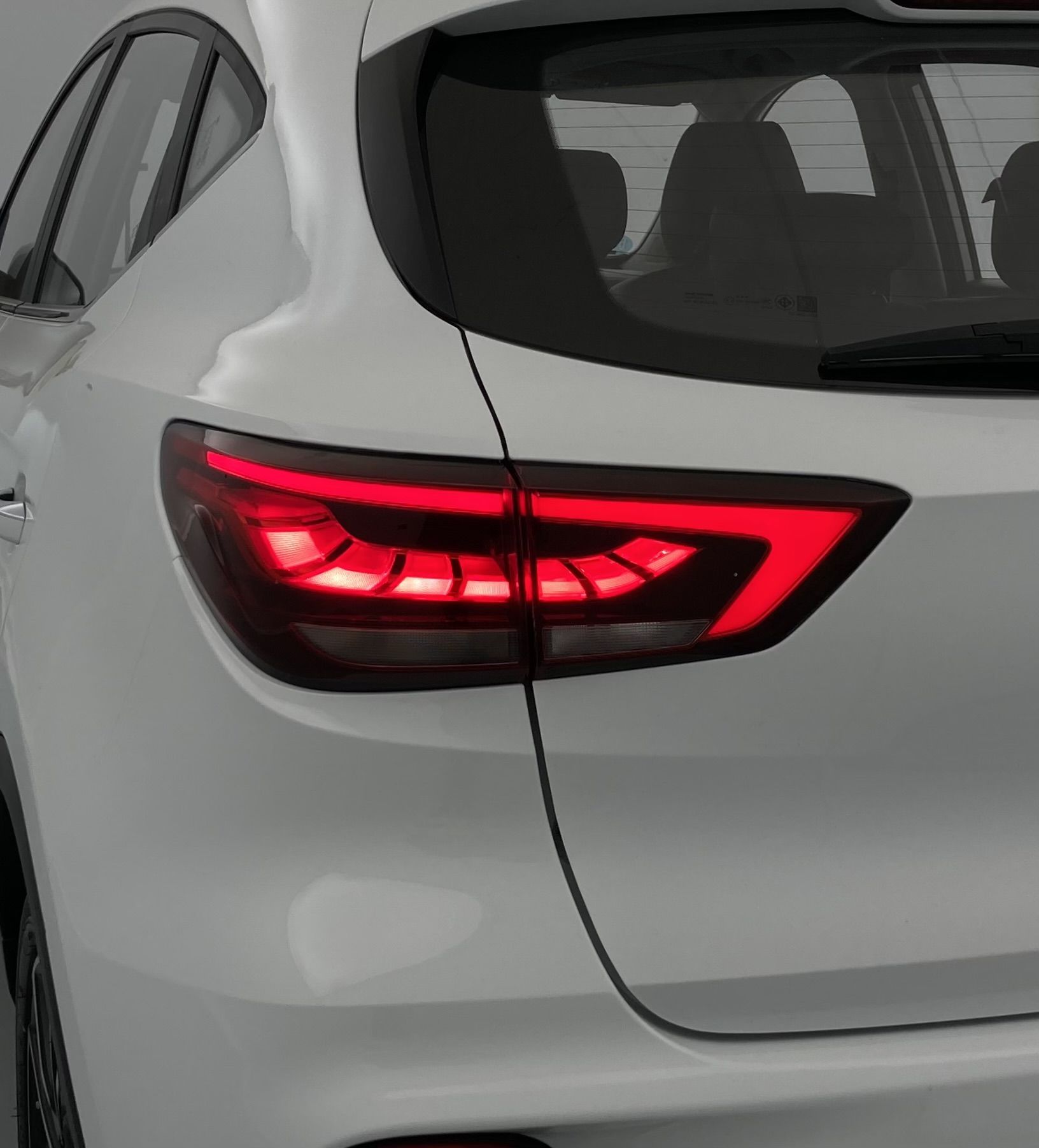 mg zs luxury 1.0 T-GDI 111 CA 2023 dover white 32