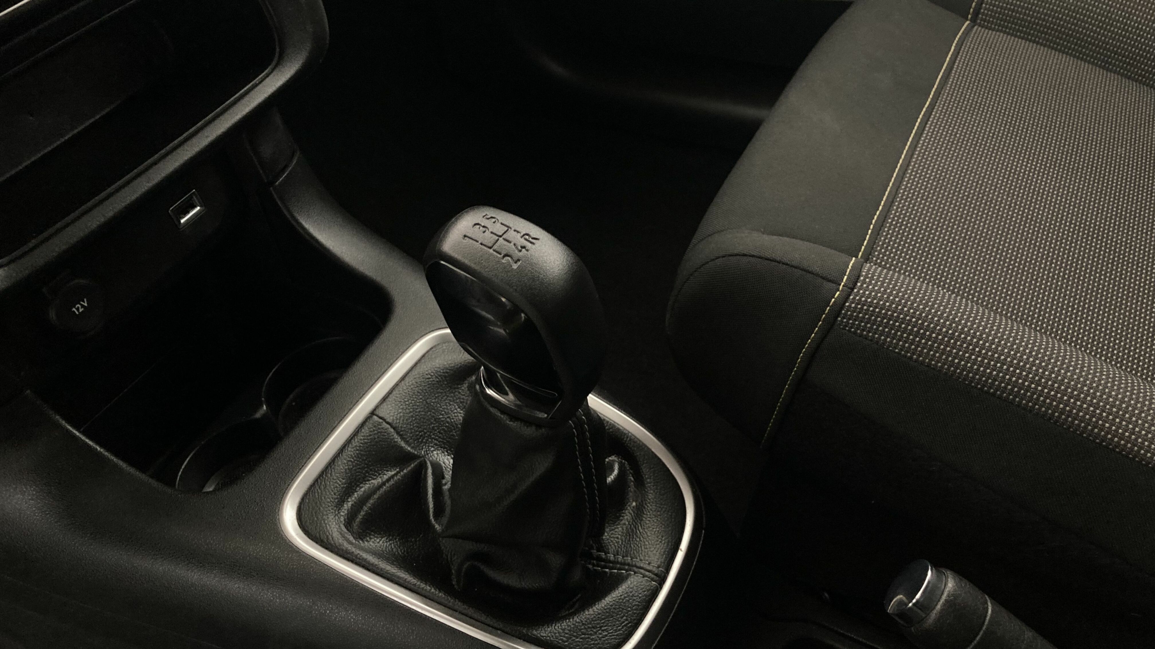 citroen c3 origin max 1.2 PURETECH 83 2024 gris acero / negro 19