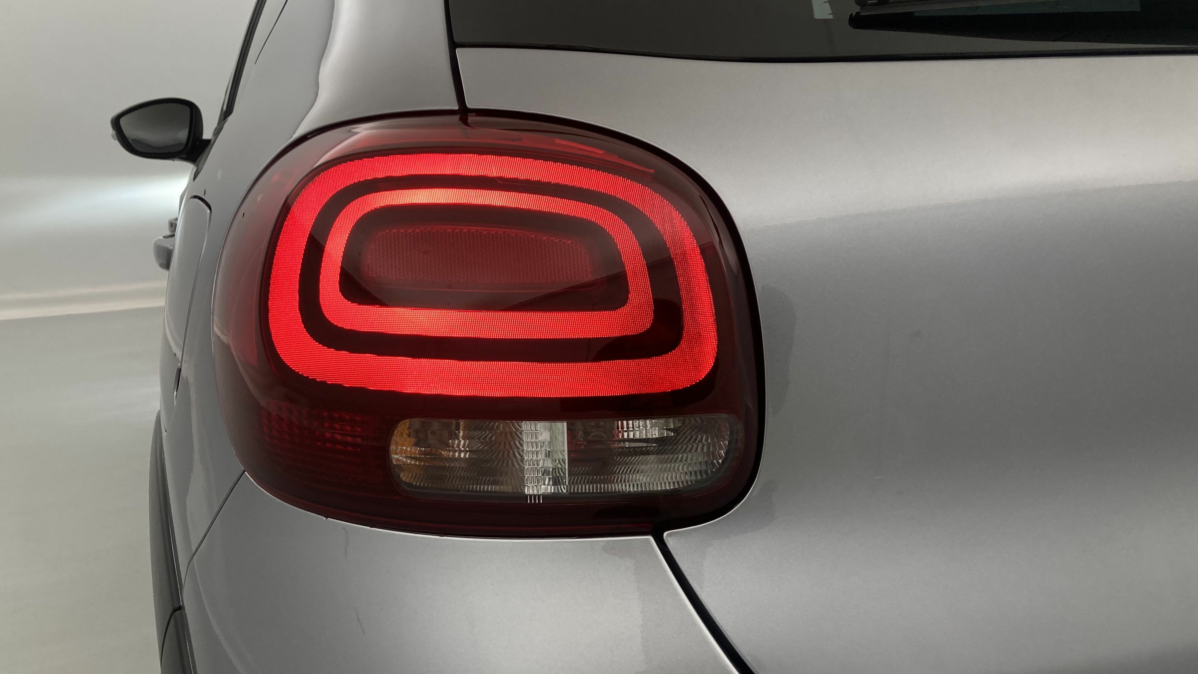 citroen c3 origin max 1.2 PURETECH 83 2024 gris acero / negro 29