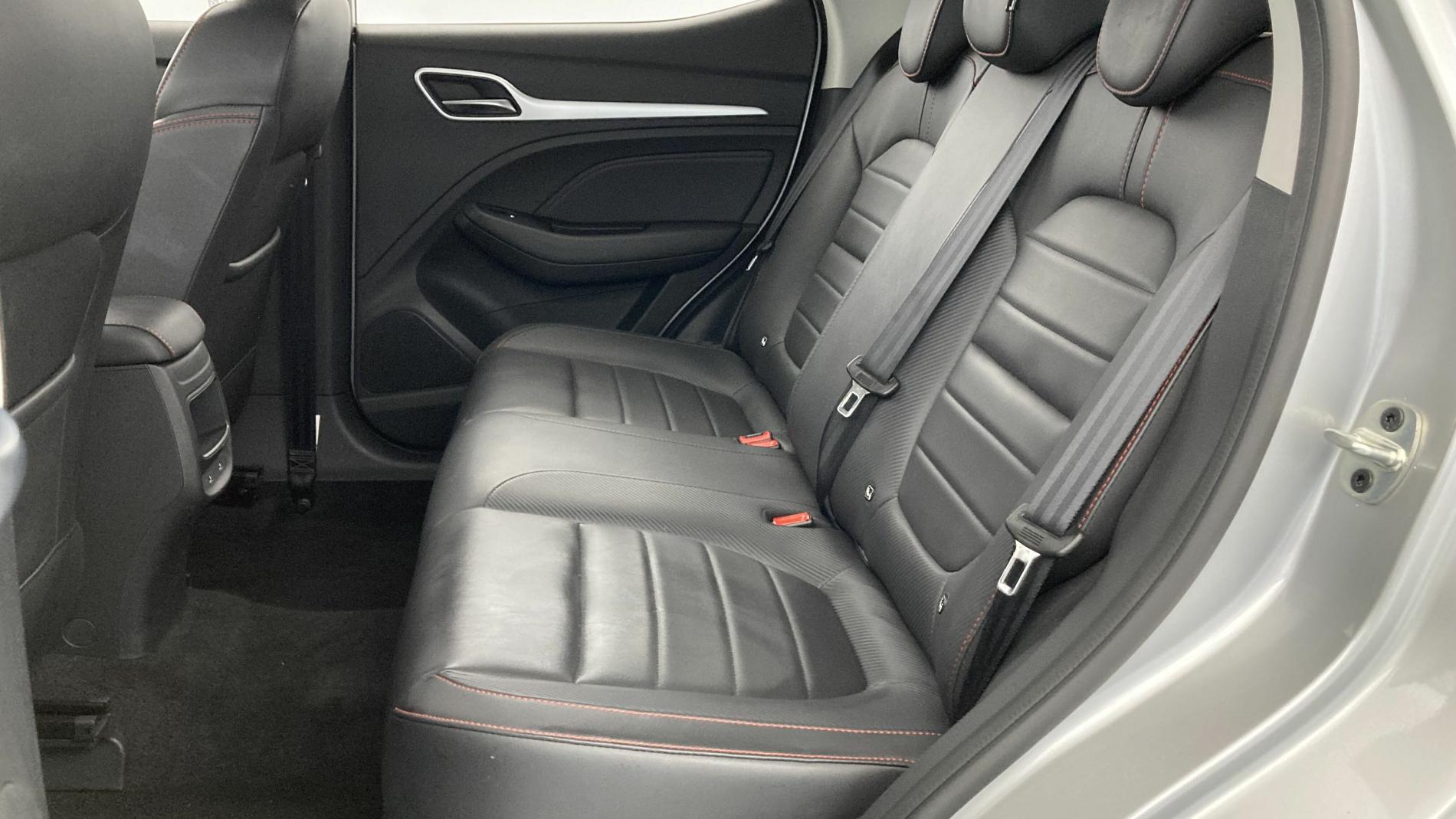 mg zs luxury 1.5 VTI-TECH 106 2023 silver 23