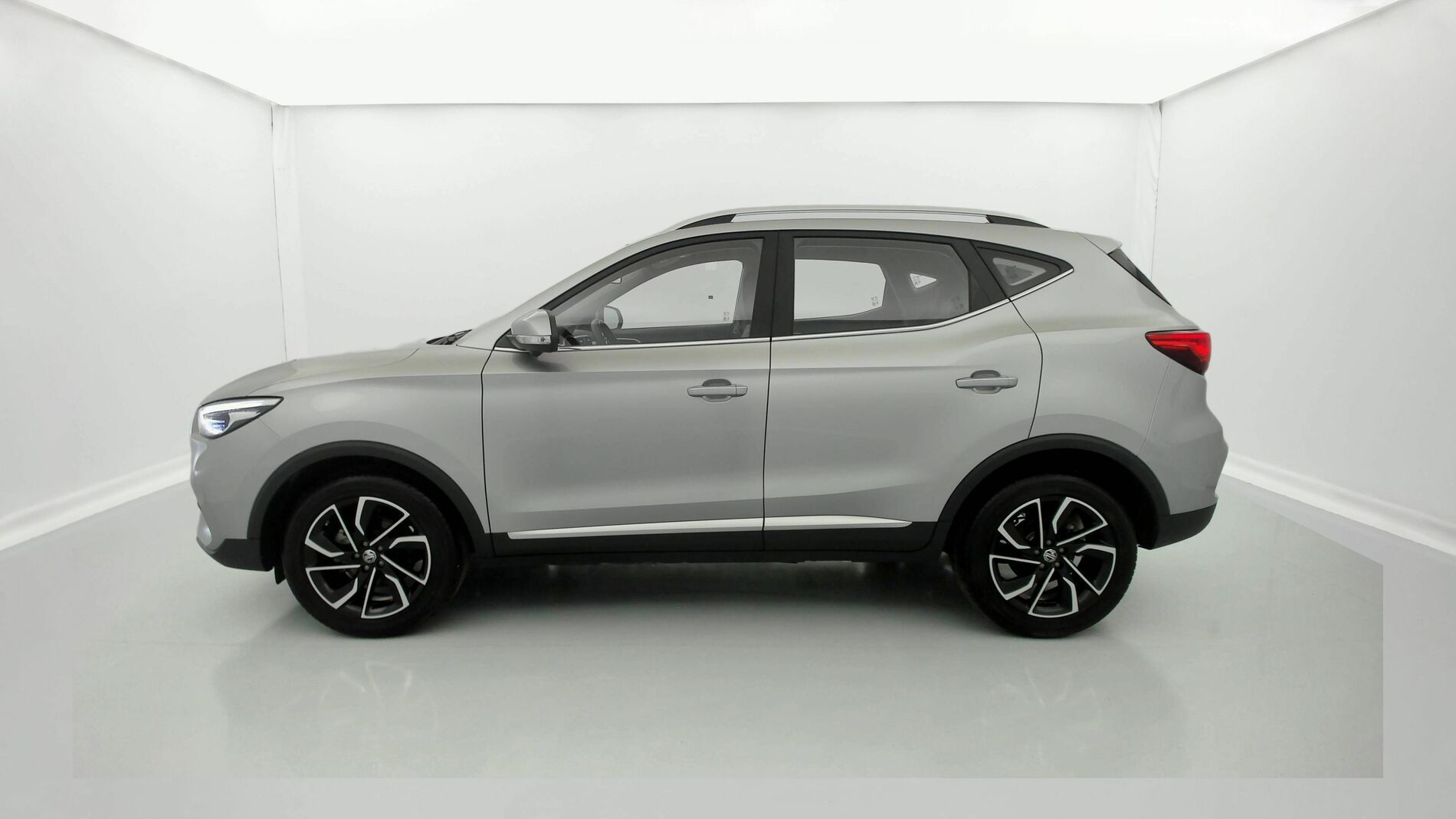 mg zs luxury 1.5 VTI-TECH 106 2023 silver 8