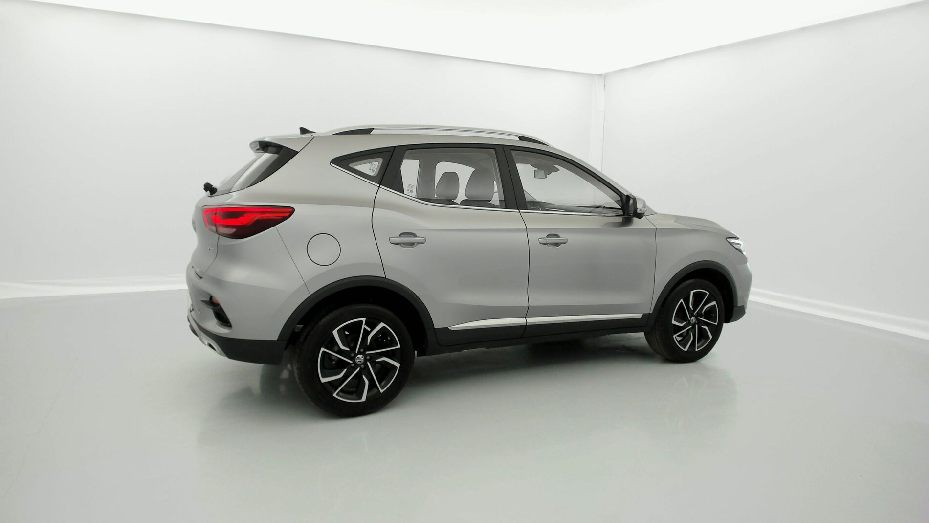 mg zs luxury 1.5 VTI-TECH 106 2023 silver 13