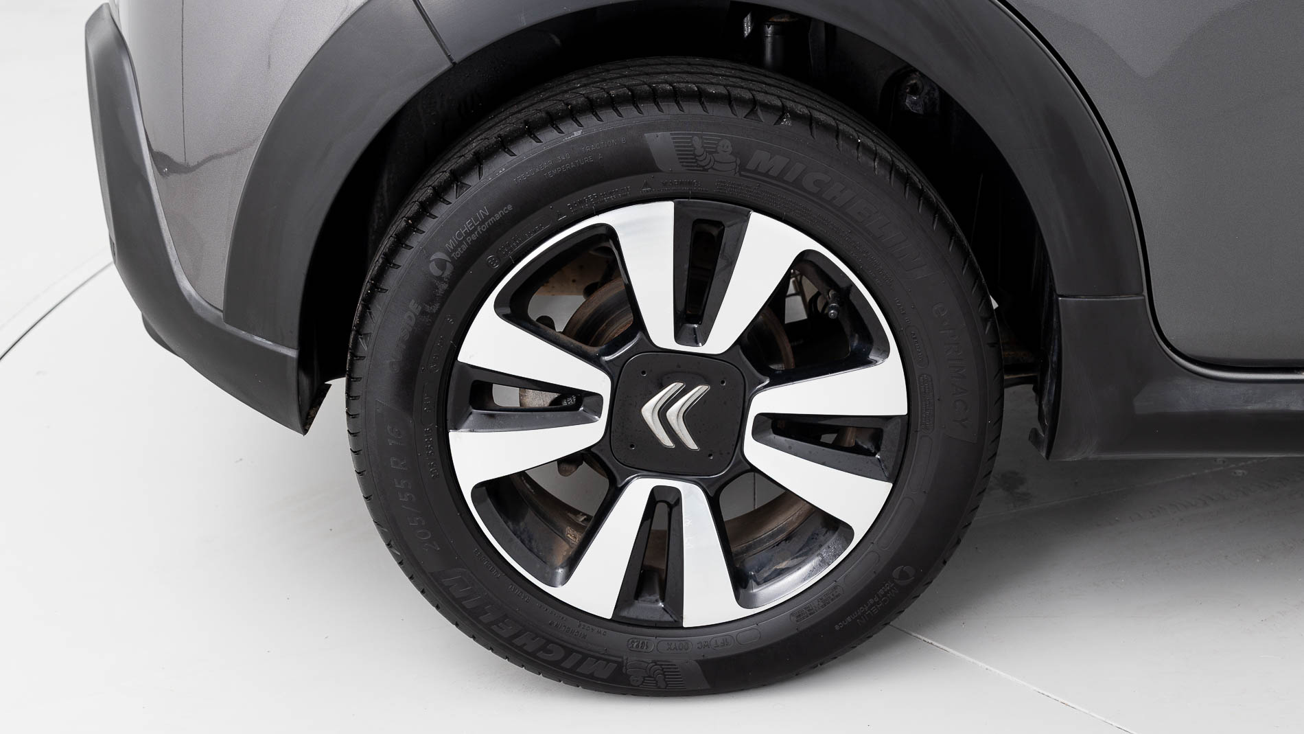 citroen c3 origin max 1.2 PURETECH 83 2024 gris platino / negro 25