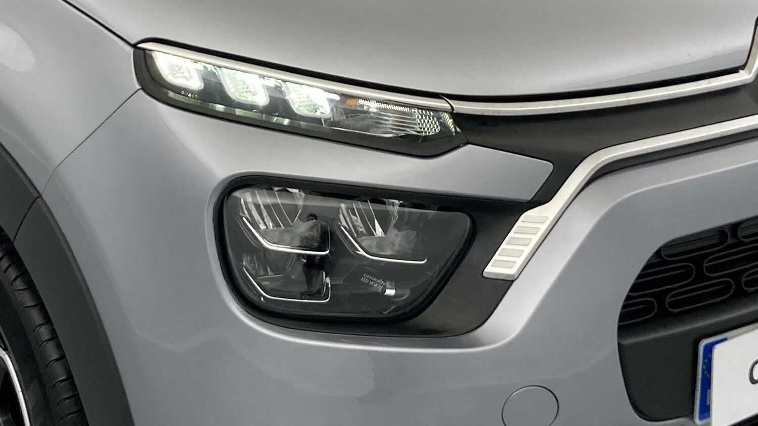 citroen c3 origin max 1.2 PURETECH 83 2024 gris platino / negro 22