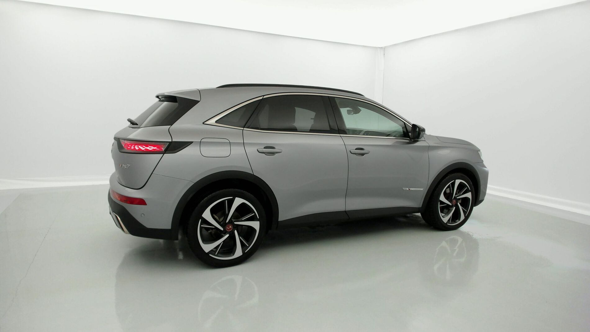 Nearly-New Ds Ds7 Crossback Performance Line + E-TENSE 300