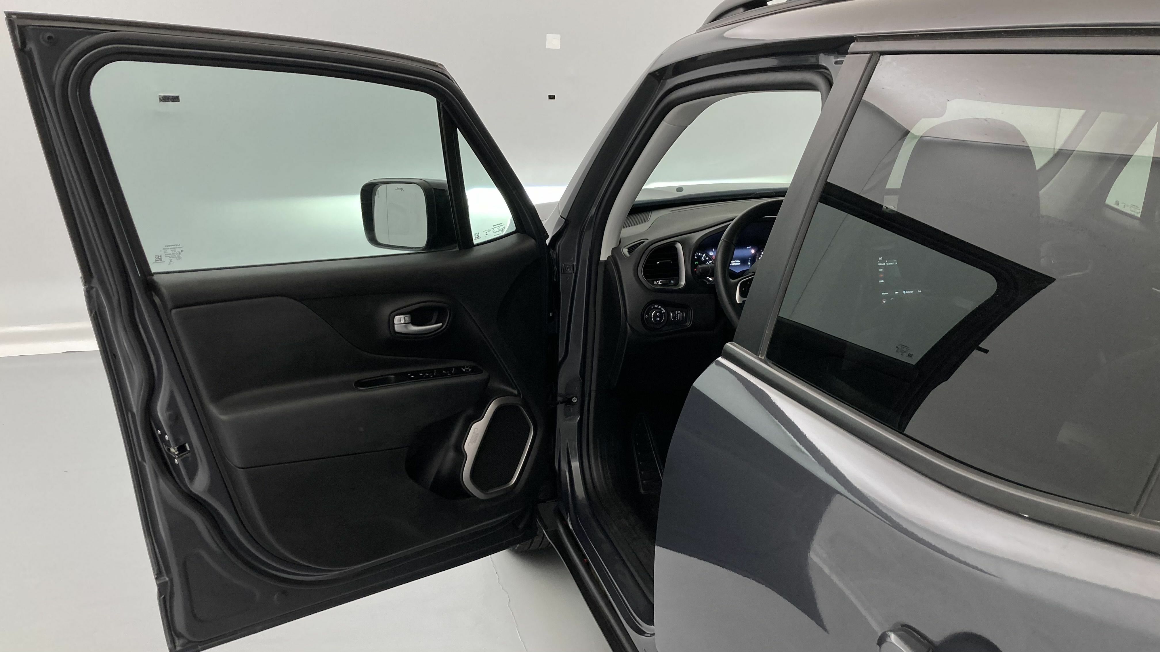 jeep renegade limited 1.5 TURBO 130 DCT 2023 gris grafito 13