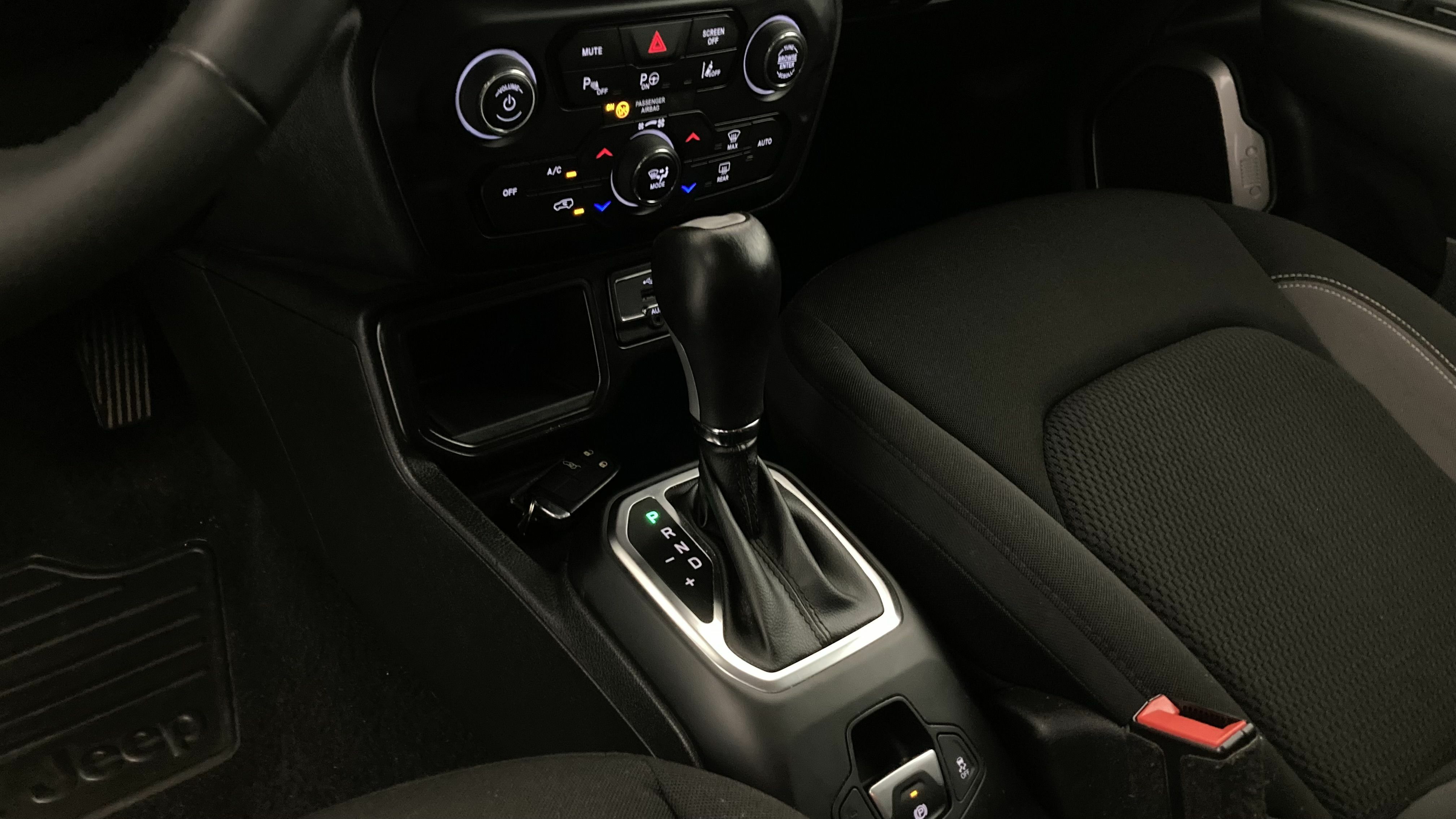 jeep renegade limited 1.5 TURBO 130 DCT 2023 gris grafito 20