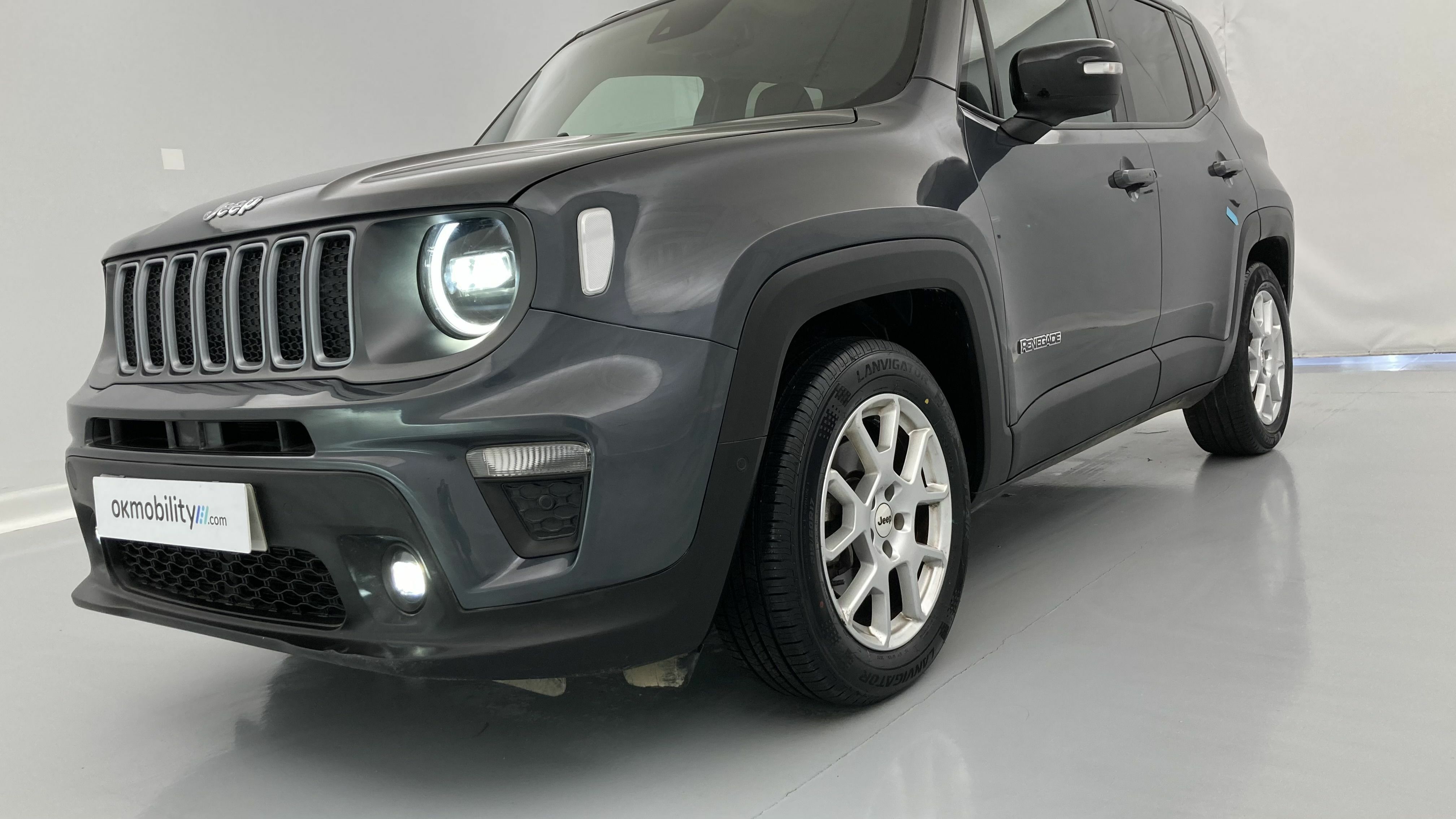 jeep renegade limited 1.5 TURBO 130 DCT 2023 gris grafito 26