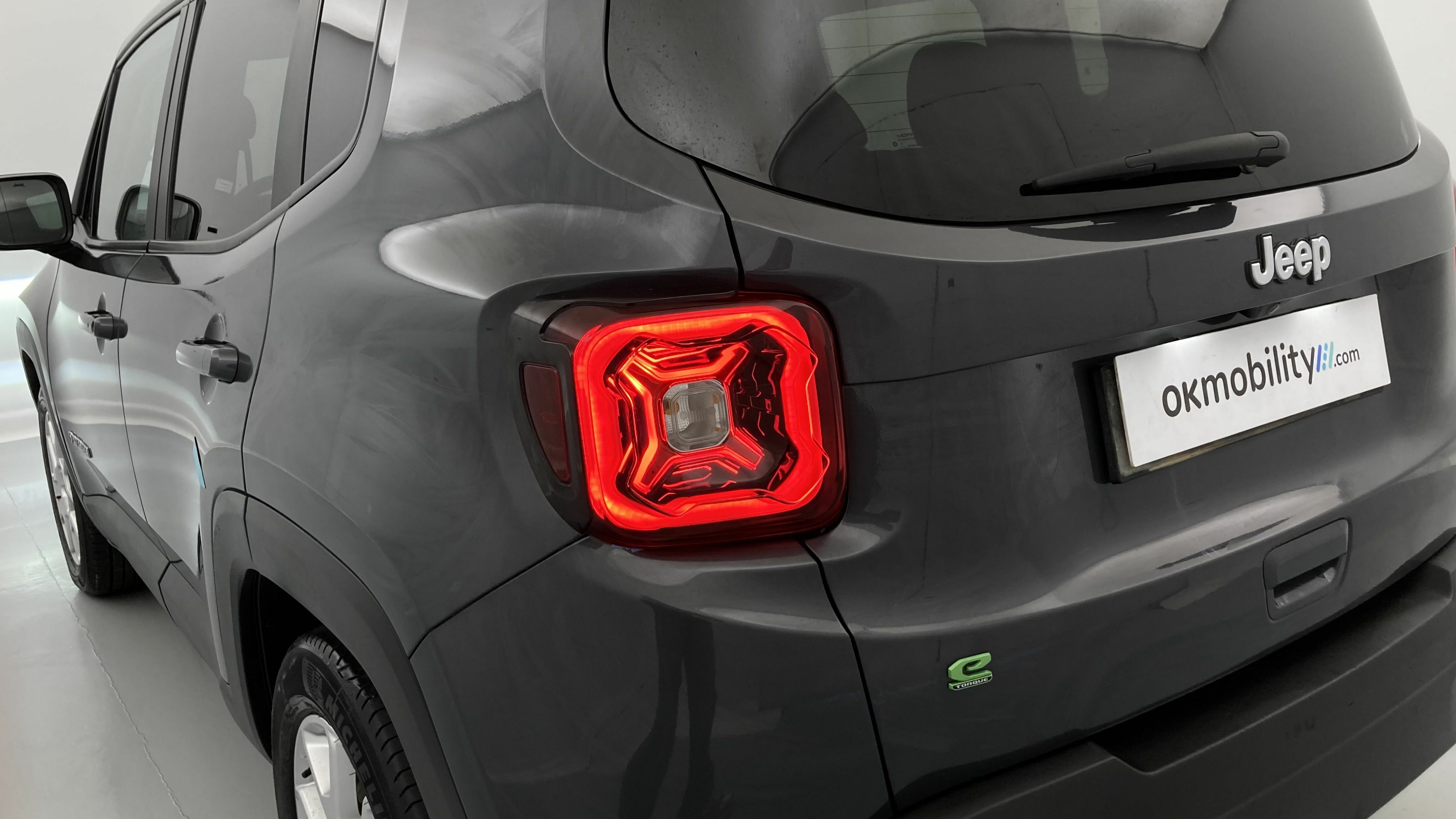 jeep renegade limited 1.5 TURBO 130 DCT 2023 gris grafito 30