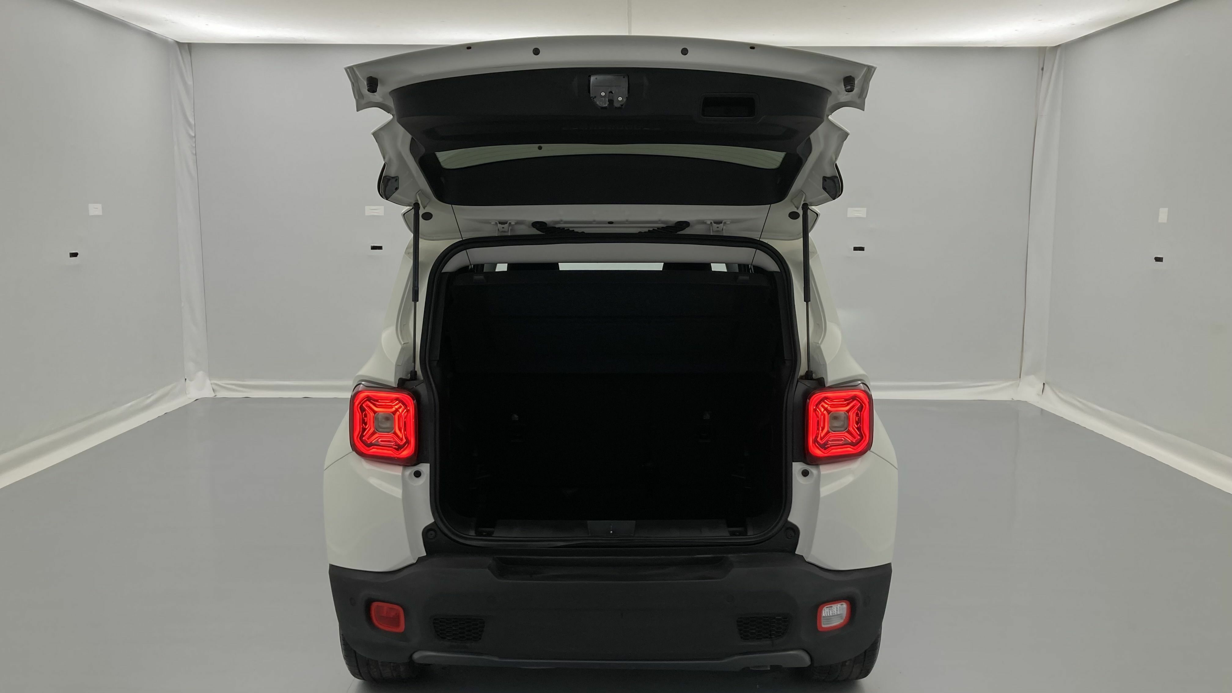 jeep renegade limited 1.5 TURBO 130 DCT 2023 blanco alpine 24