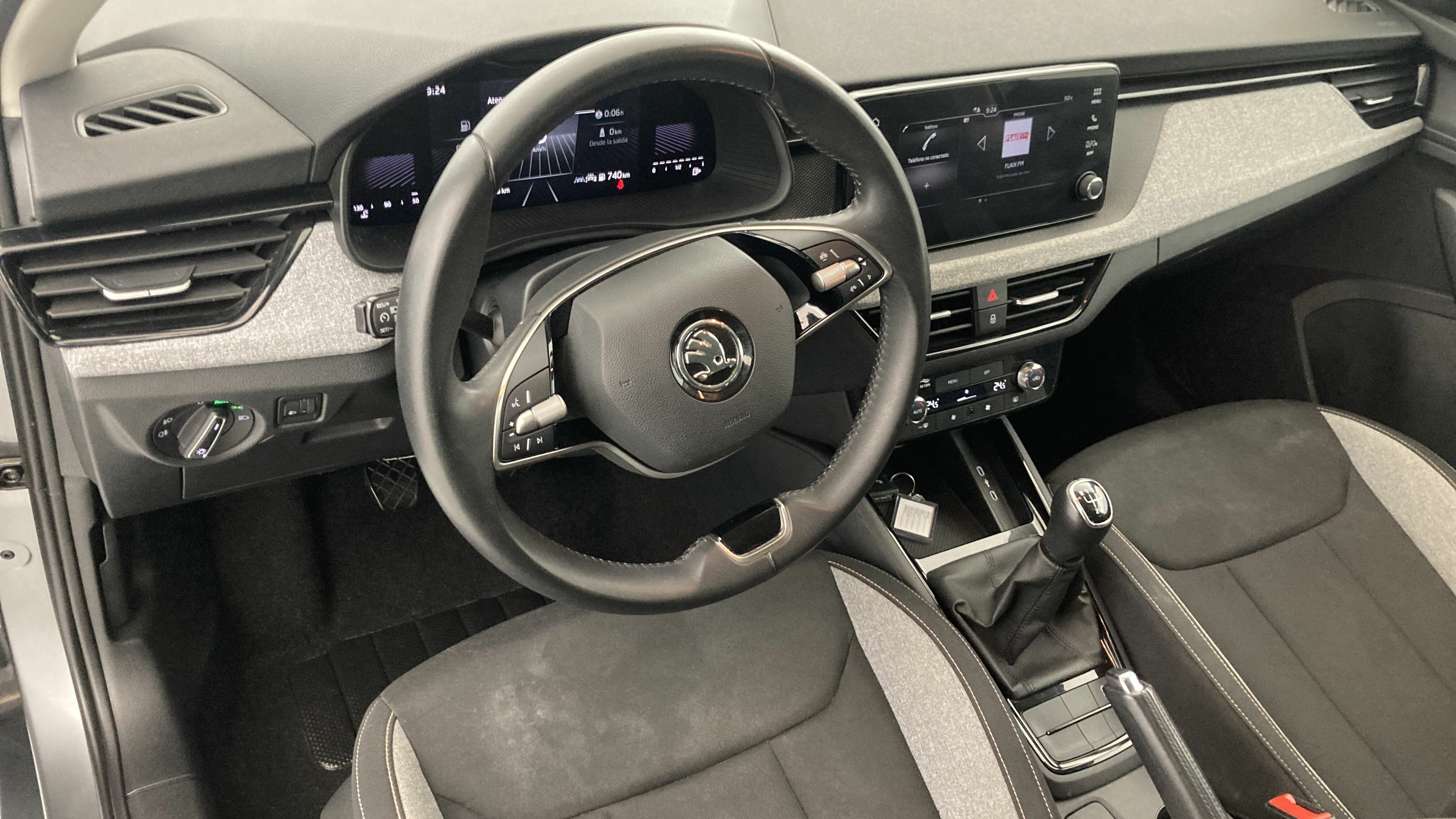 skoda kamiq selection 1.0 TSI 95 2024 gris graphite 15