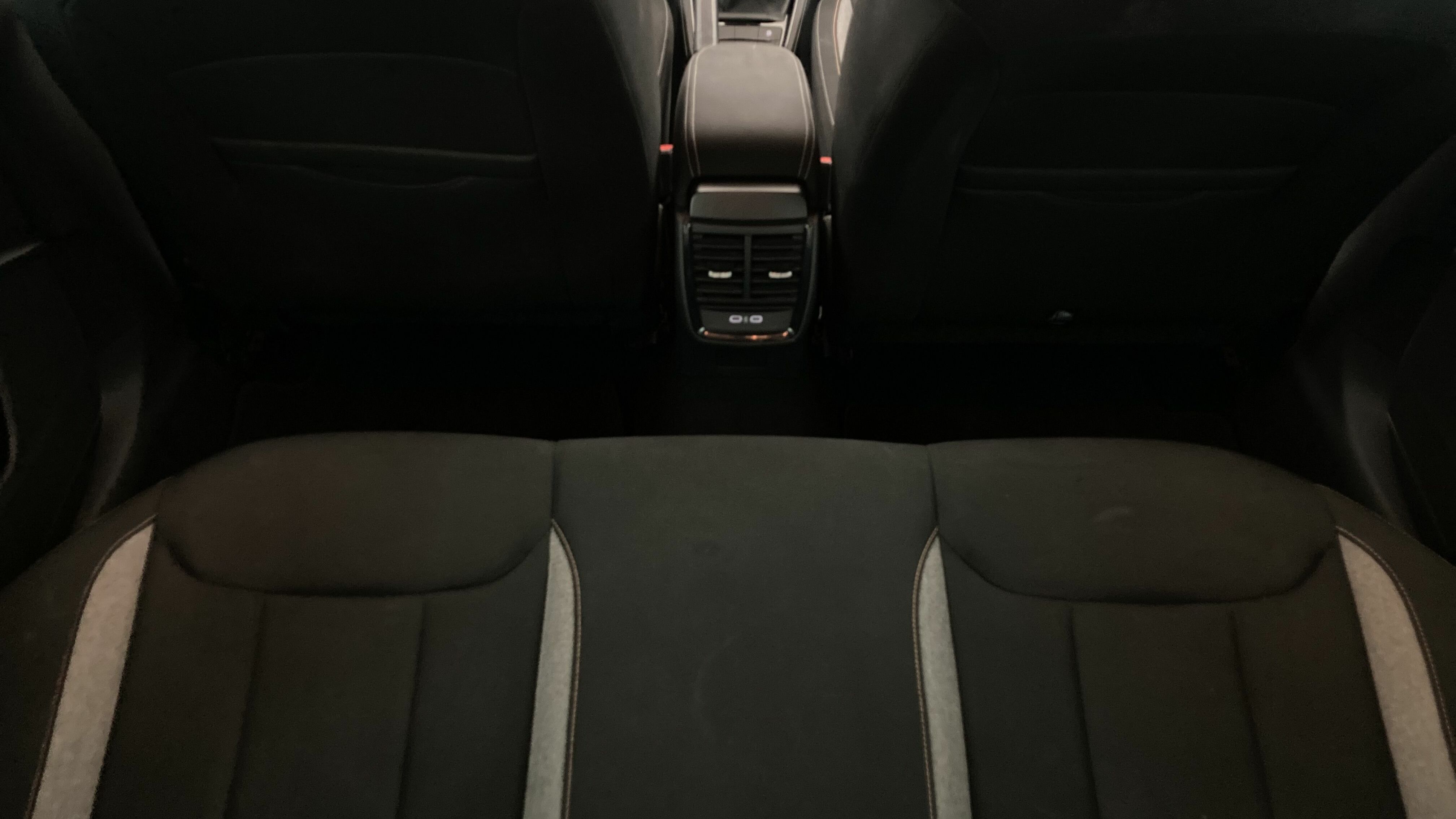 skoda kamiq selection 1.0 TSI 95 2024 gris graphite 22