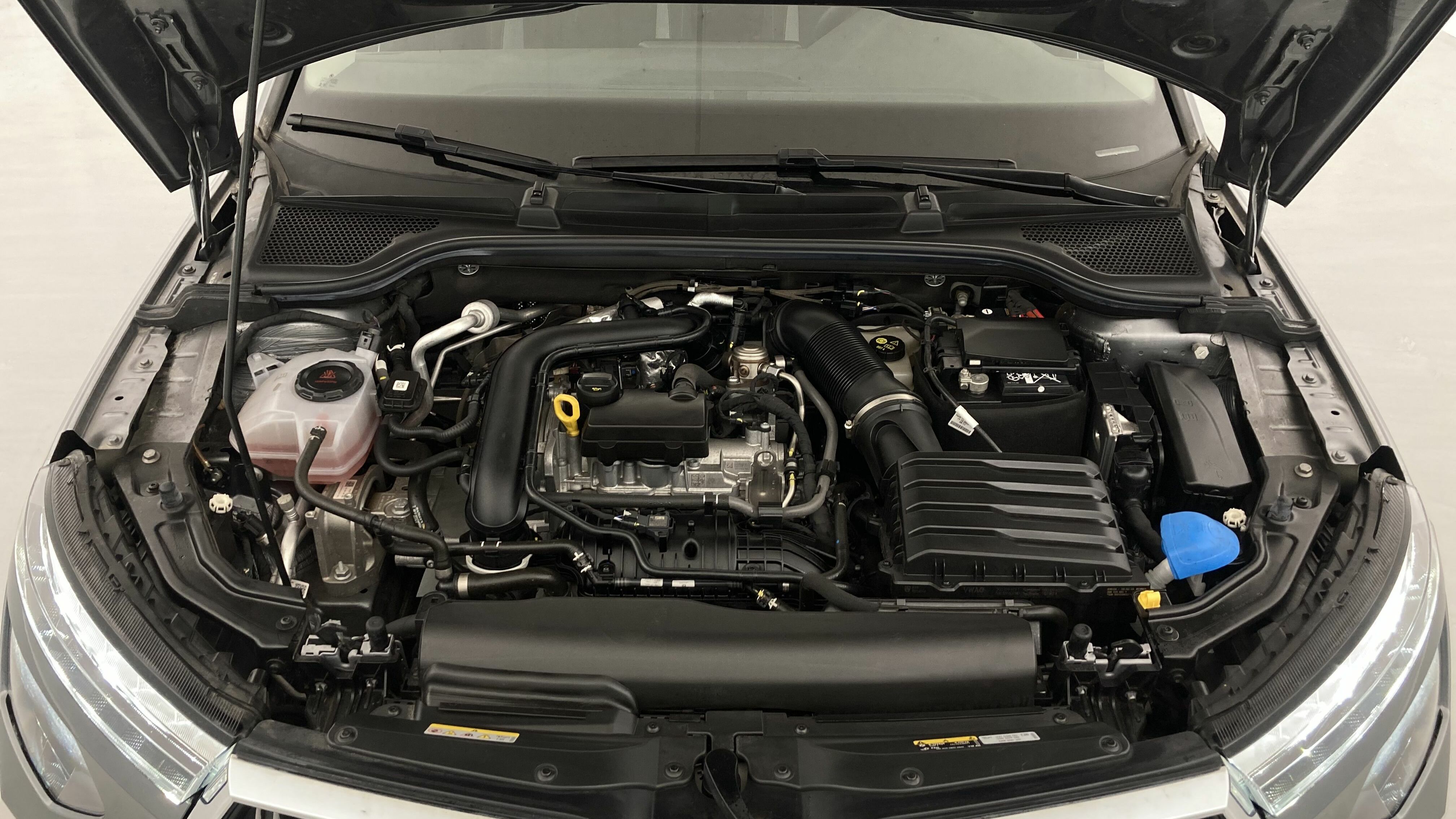 skoda kamiq selection 1.0 TSI 95 2024 gris graphite 25