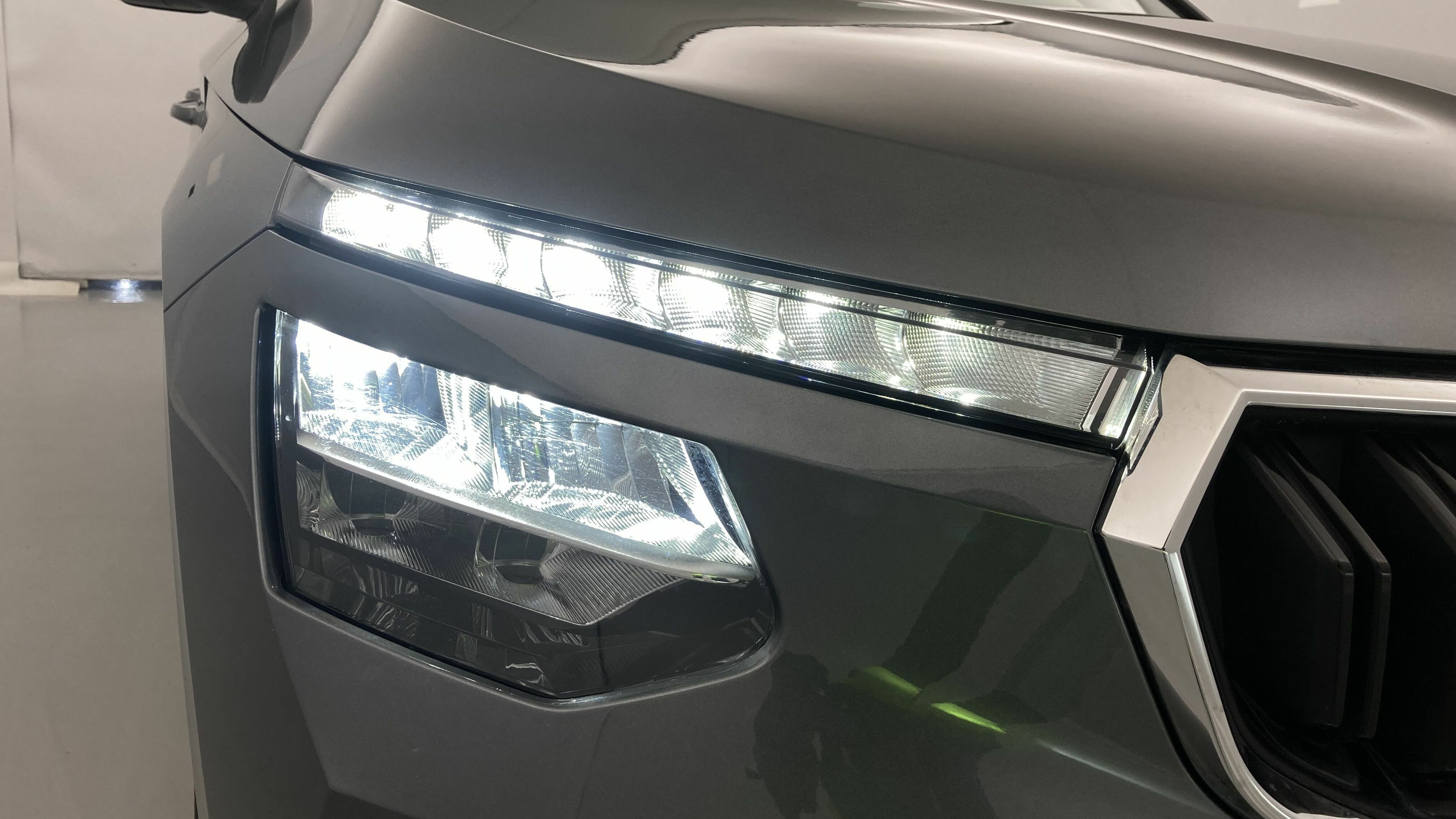 skoda kamiq selection 1.0 TSI 95 2024 gris graphite 29