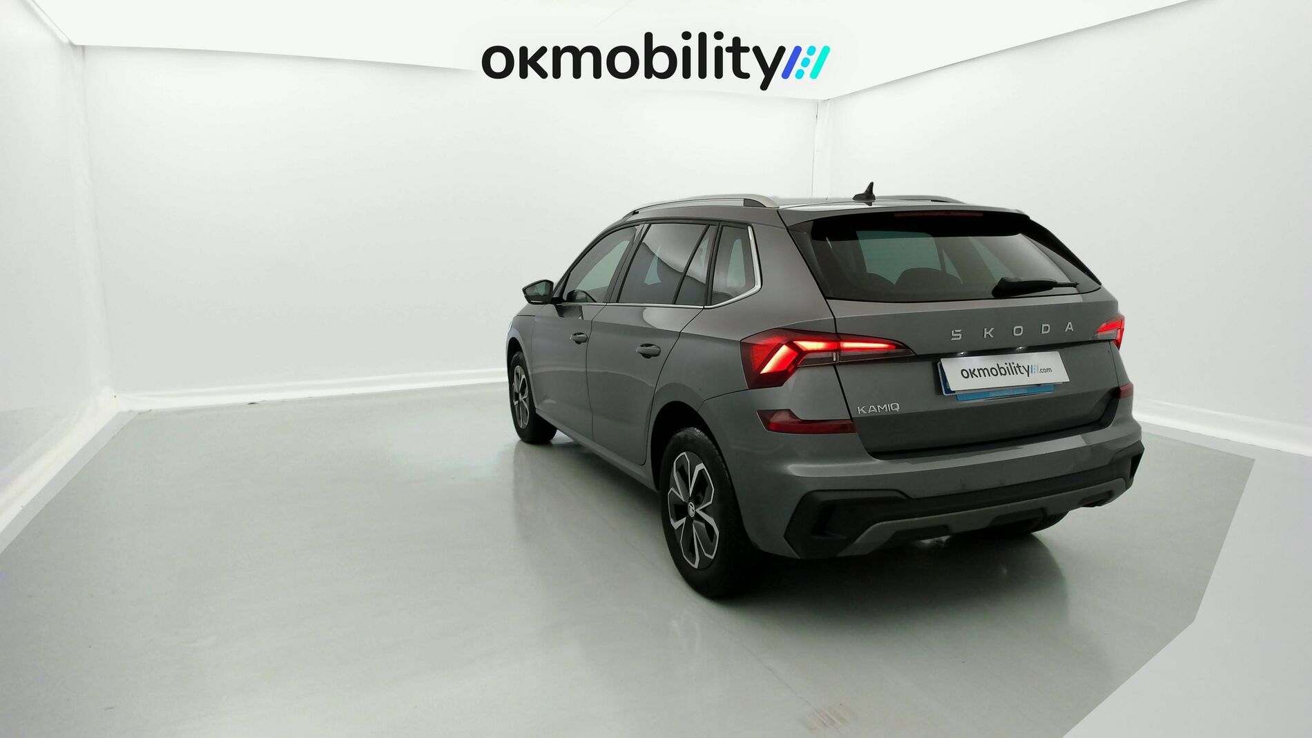 skoda kamiq selection 1.0 TSI 95 2024 gris graphite 9