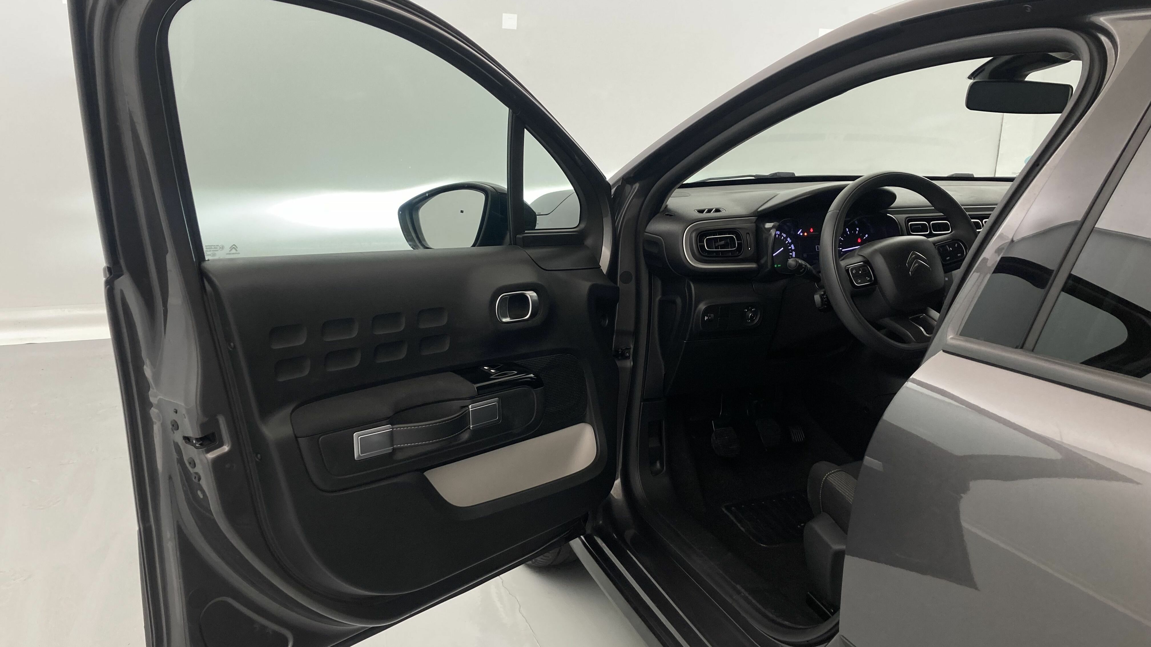 citroen c3 origin max 1.2 PURETECH 83 2024 gris platino / negro 14