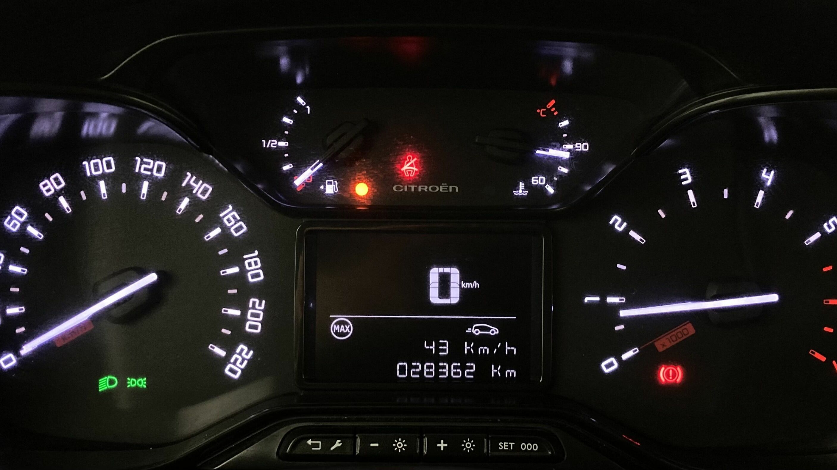 citroen c3 origin max 1.2 PURETECH 83 2024 gris platino / negro 19