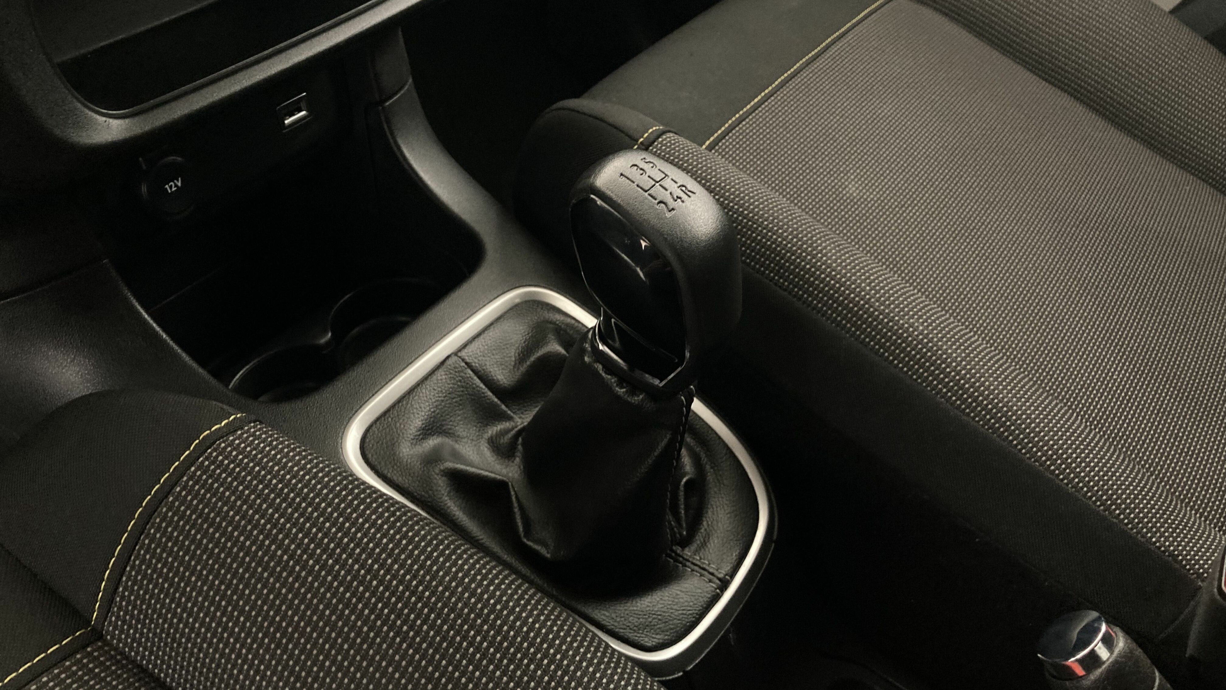 citroen c3 origin max 1.2 PURETECH 83 2024 gris platino / negro 21