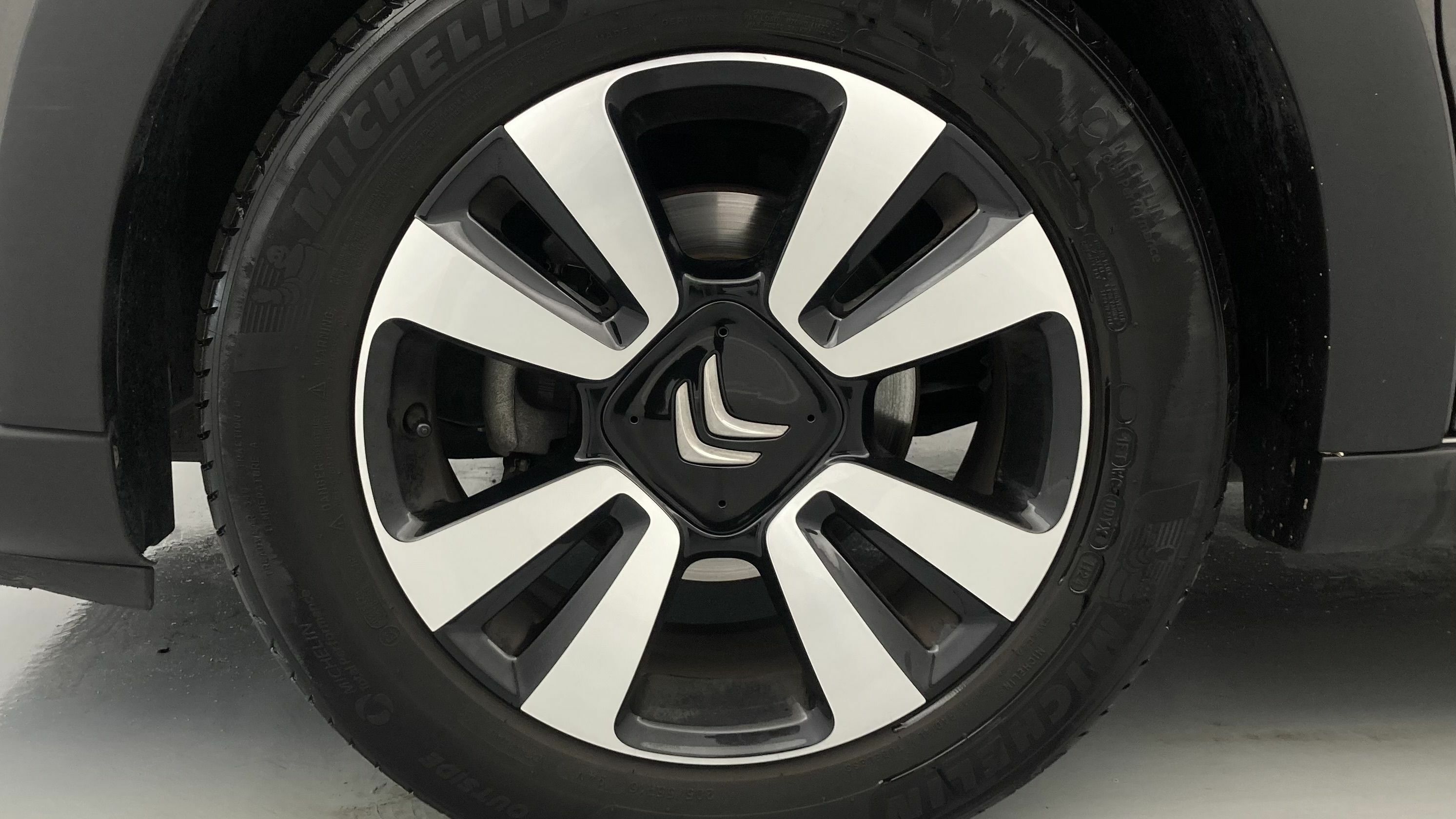 citroen c3 origin max 1.2 PURETECH 83 2024 gris platino / negro 28