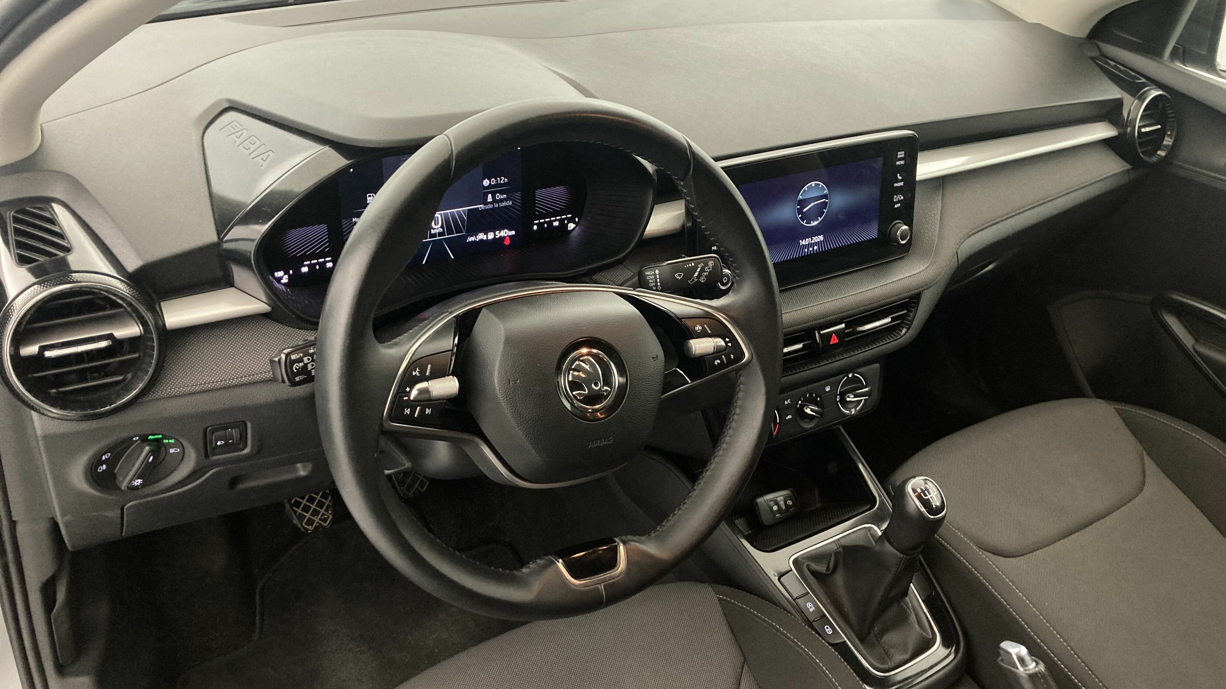 skoda fabia selection 1.0 MPI 80 2024 gris graphite 14