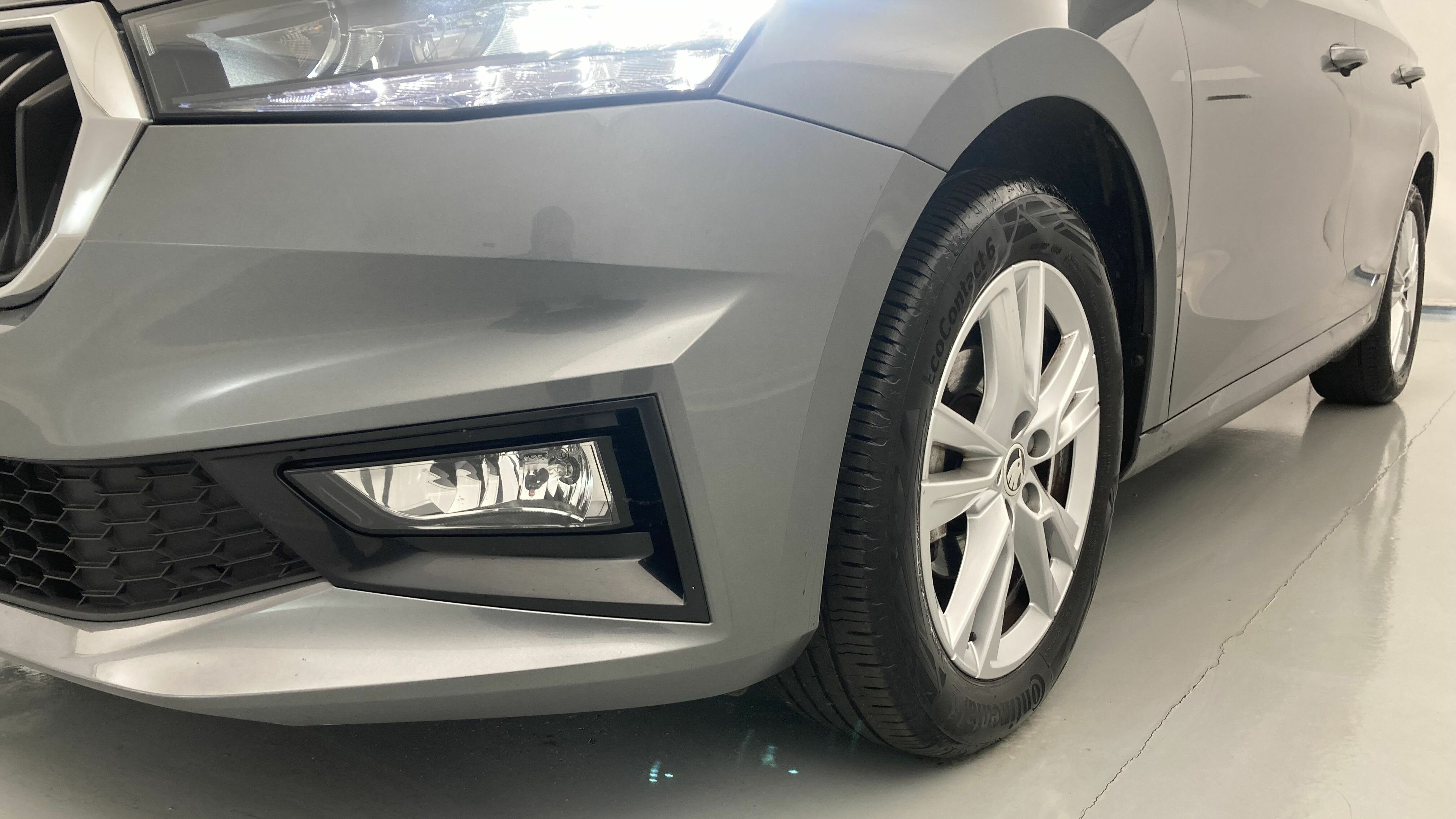 skoda fabia selection 1.0 MPI 80 2024 gris graphite 25