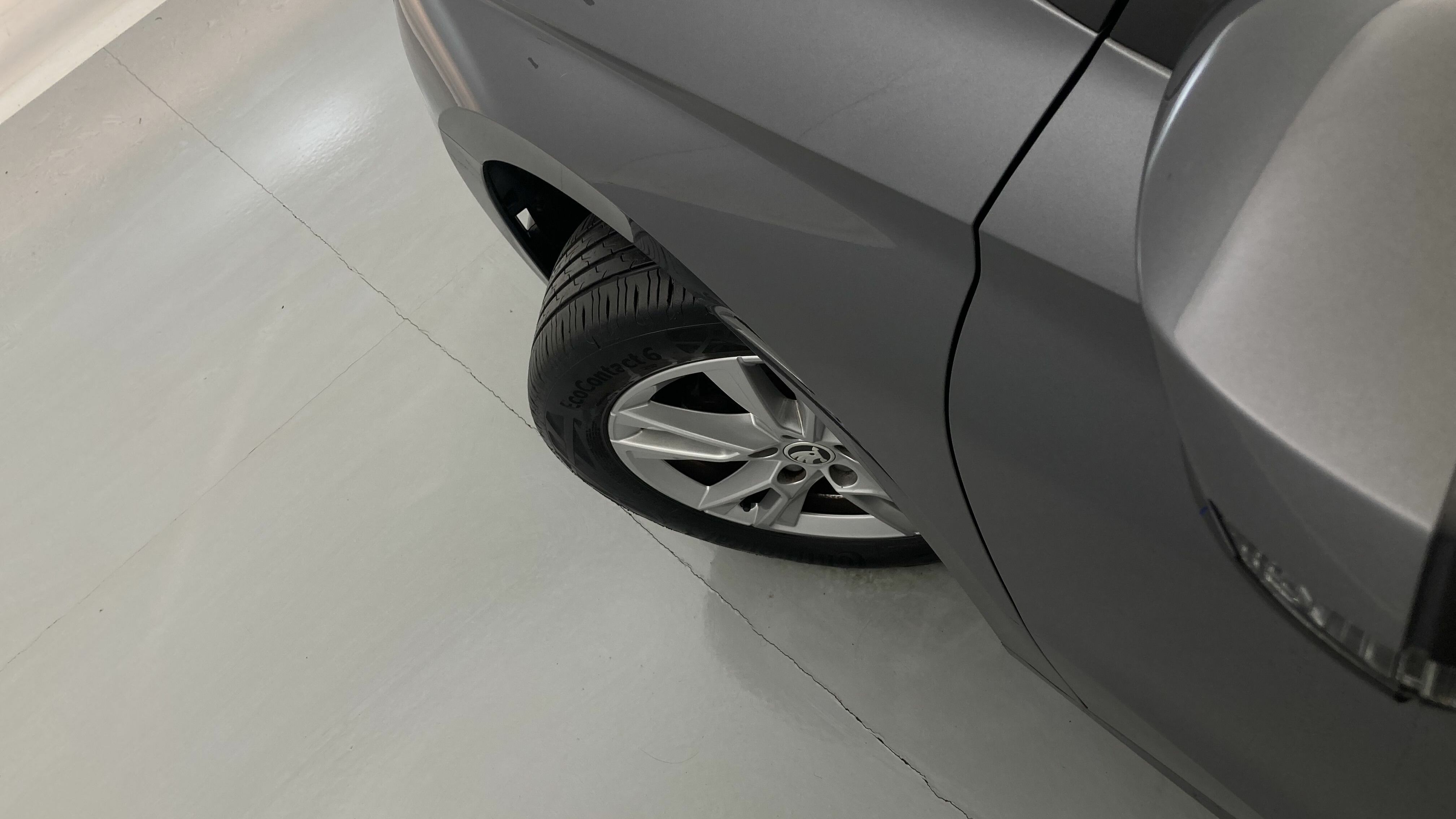 skoda fabia selection 1.0 MPI 80 2024 gris graphite 27