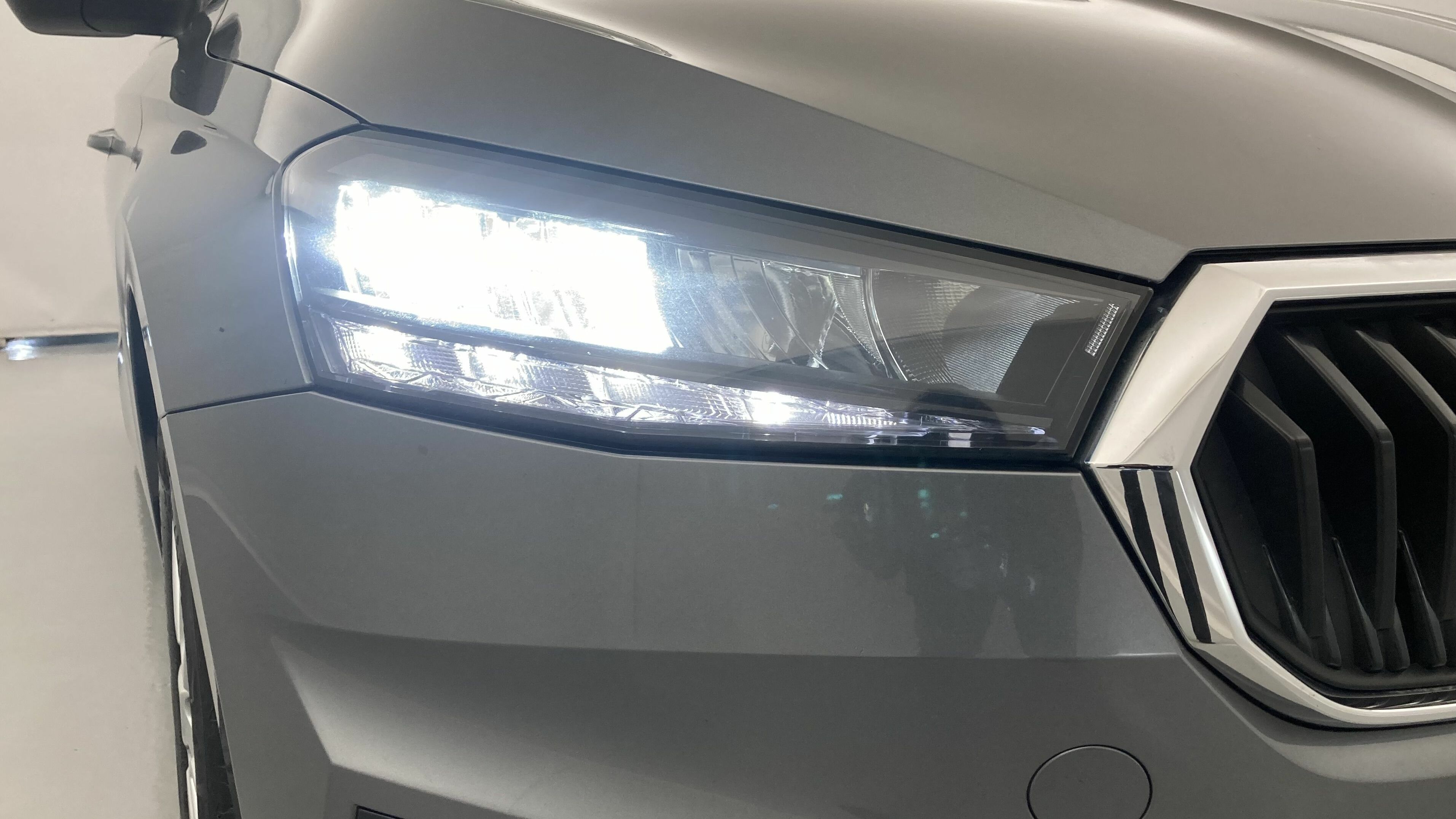 skoda fabia selection 1.0 MPI 80 2024 gris graphite 28