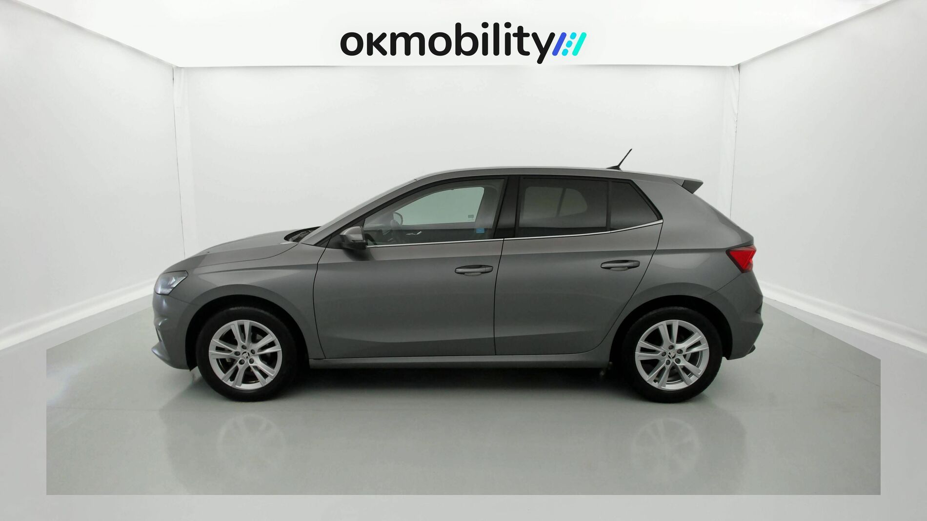 skoda fabia selection 1.0 MPI 80 2024 gris graphite 5