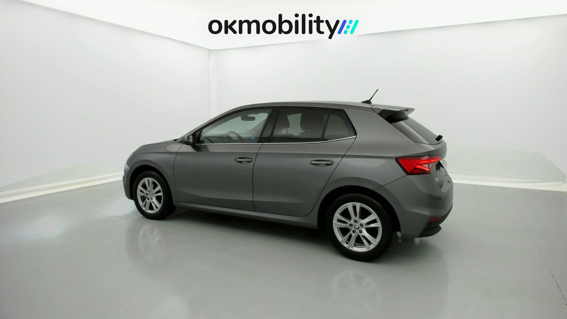 skoda fabia selection 1.0 MPI 80 2024 gris graphite 7