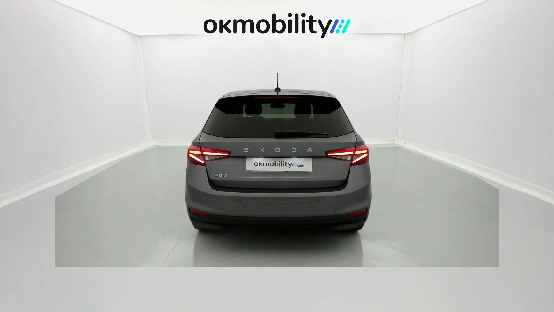 skoda fabia selection 1.0 MPI 80 2024 gris graphite 9