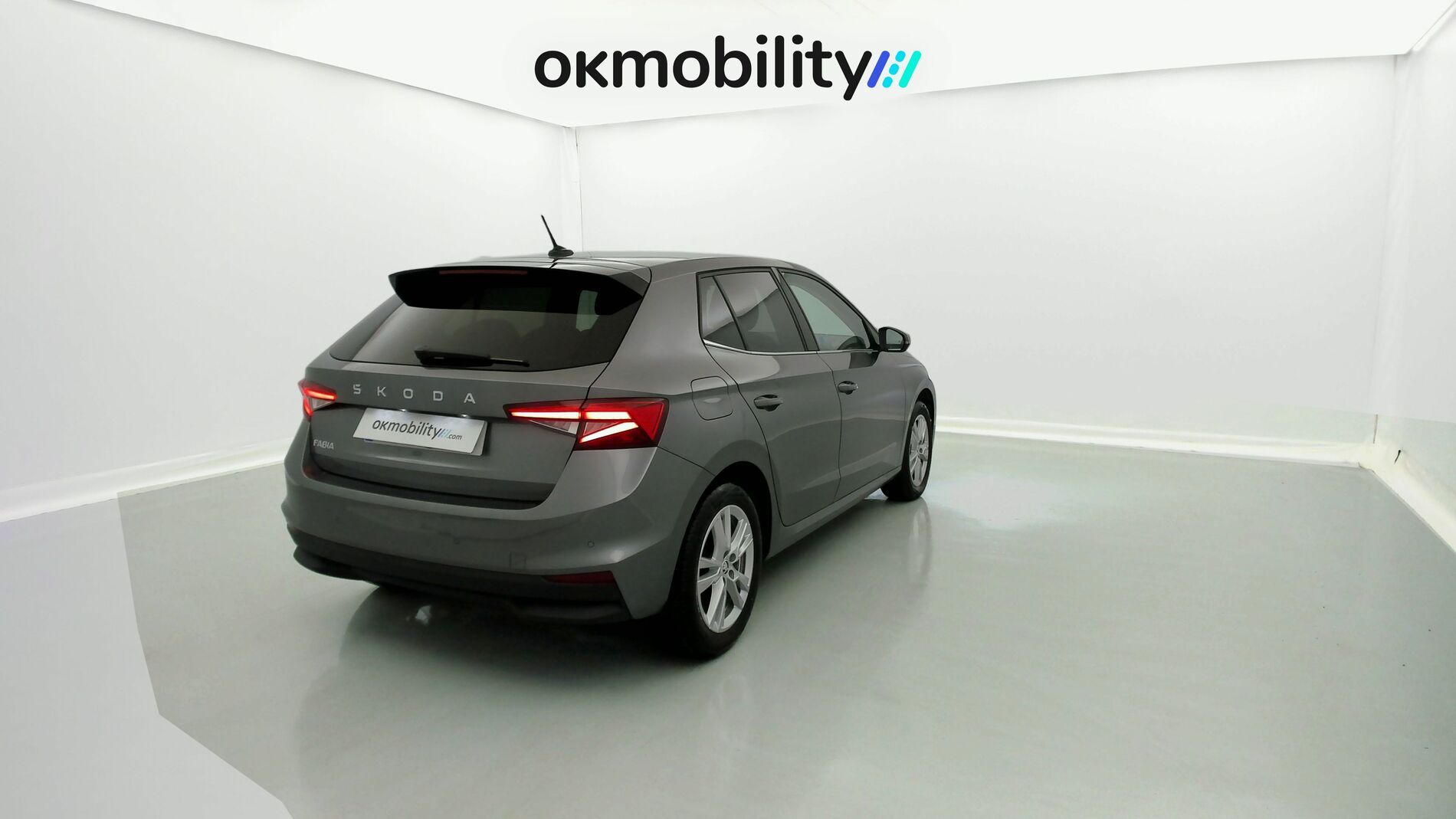 skoda fabia selection 1.0 MPI 80 2024 gris graphite 10