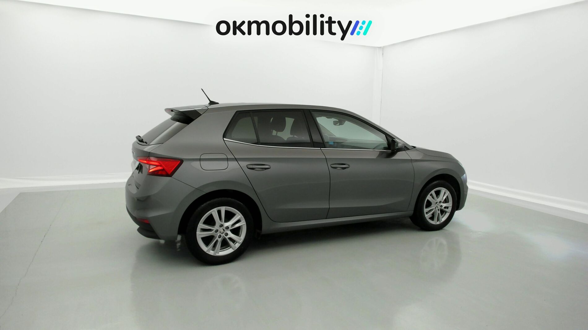 skoda fabia selection 1.0 MPI 80 2024 gris graphite 11