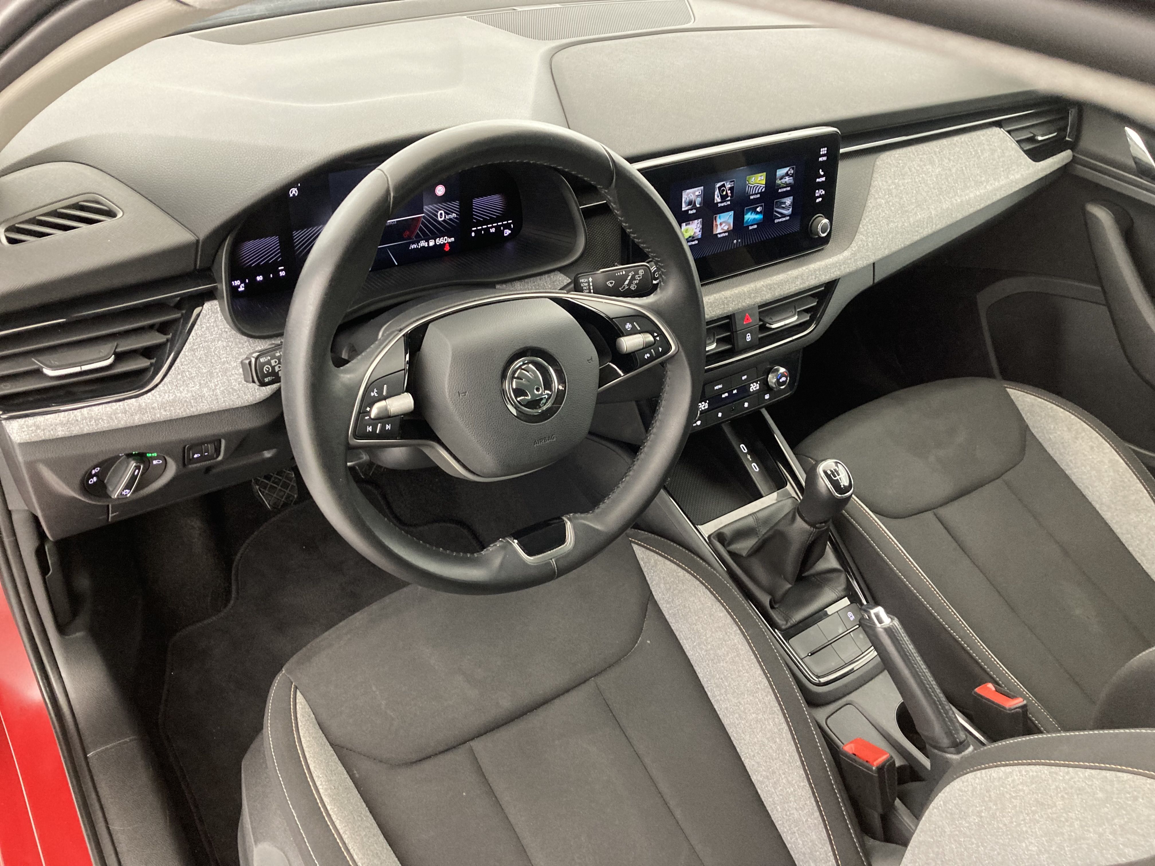 skoda kamiq selection 1.0 TSI 95 2024 rojo velvet 13