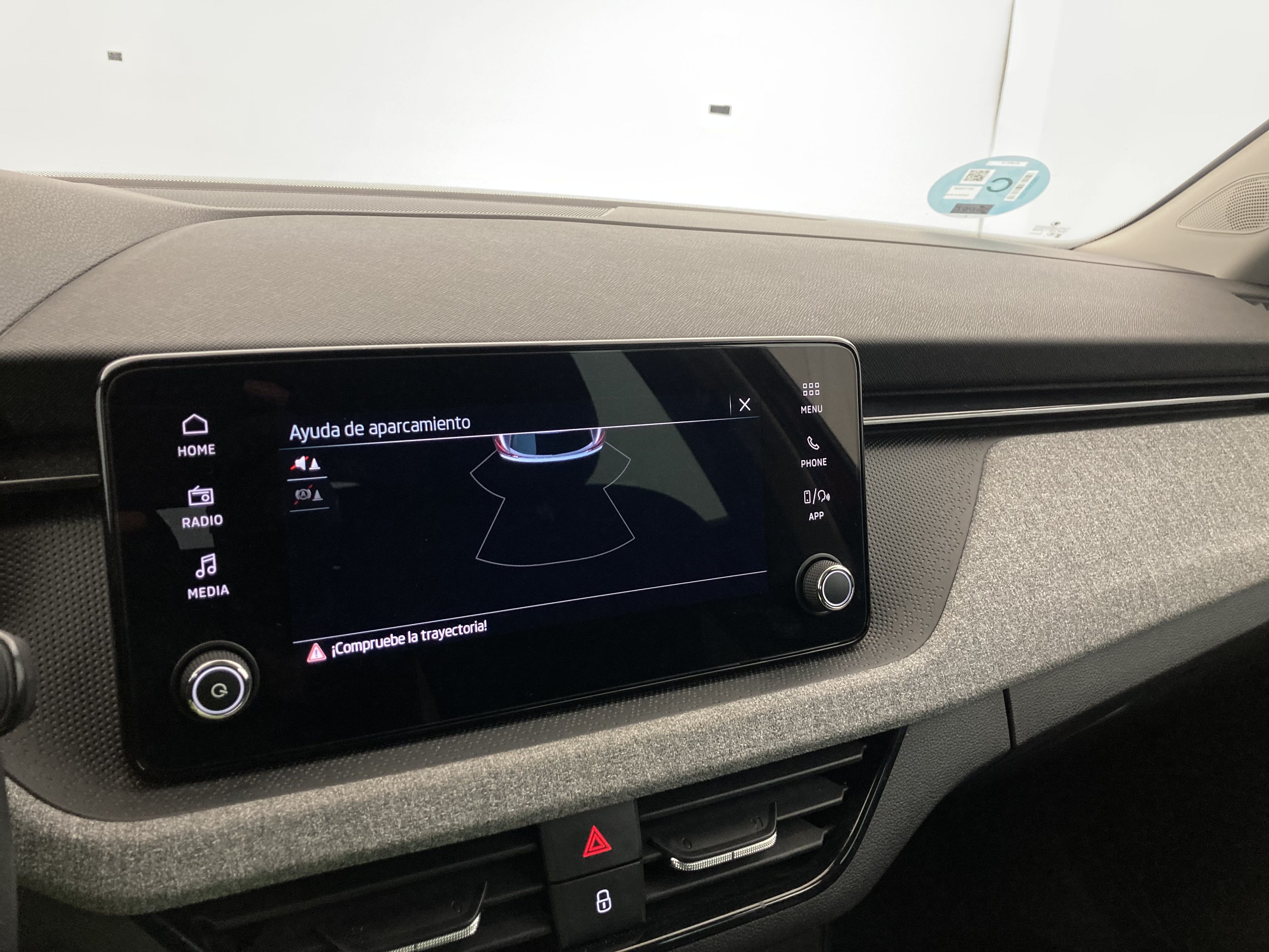 skoda kamiq selection 1.0 TSI 95 2024 rojo velvet 16