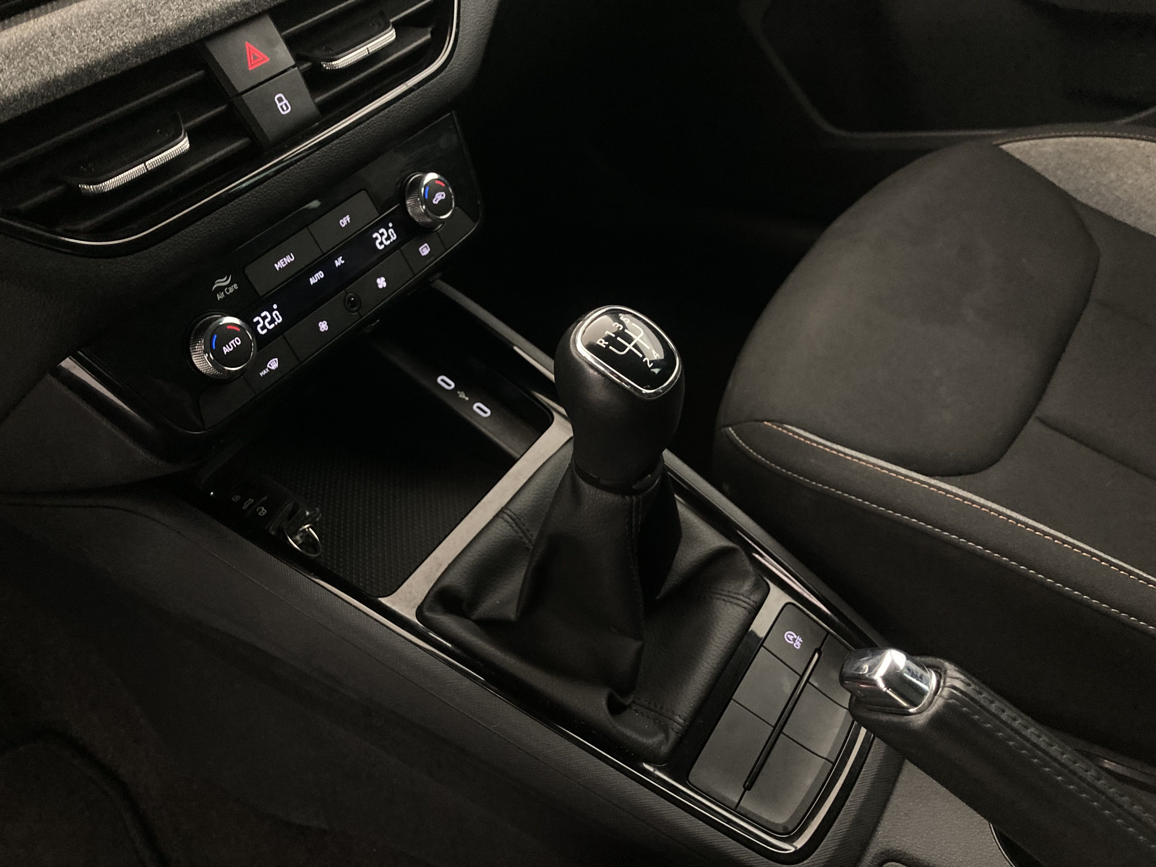 skoda kamiq selection 1.0 TSI 95 2024 rojo velvet 17