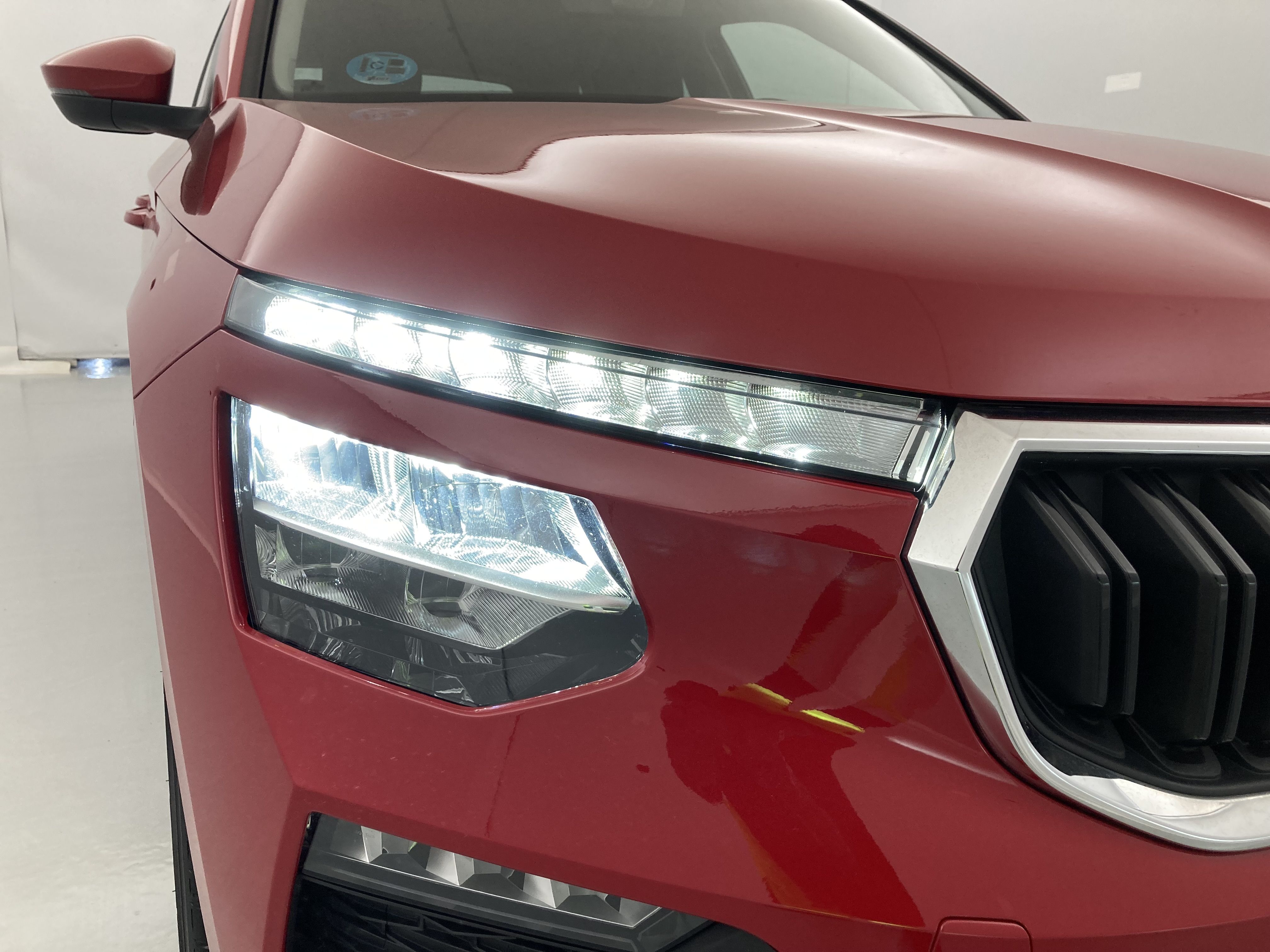 skoda kamiq selection 1.0 TSI 95 2024 rojo velvet 17