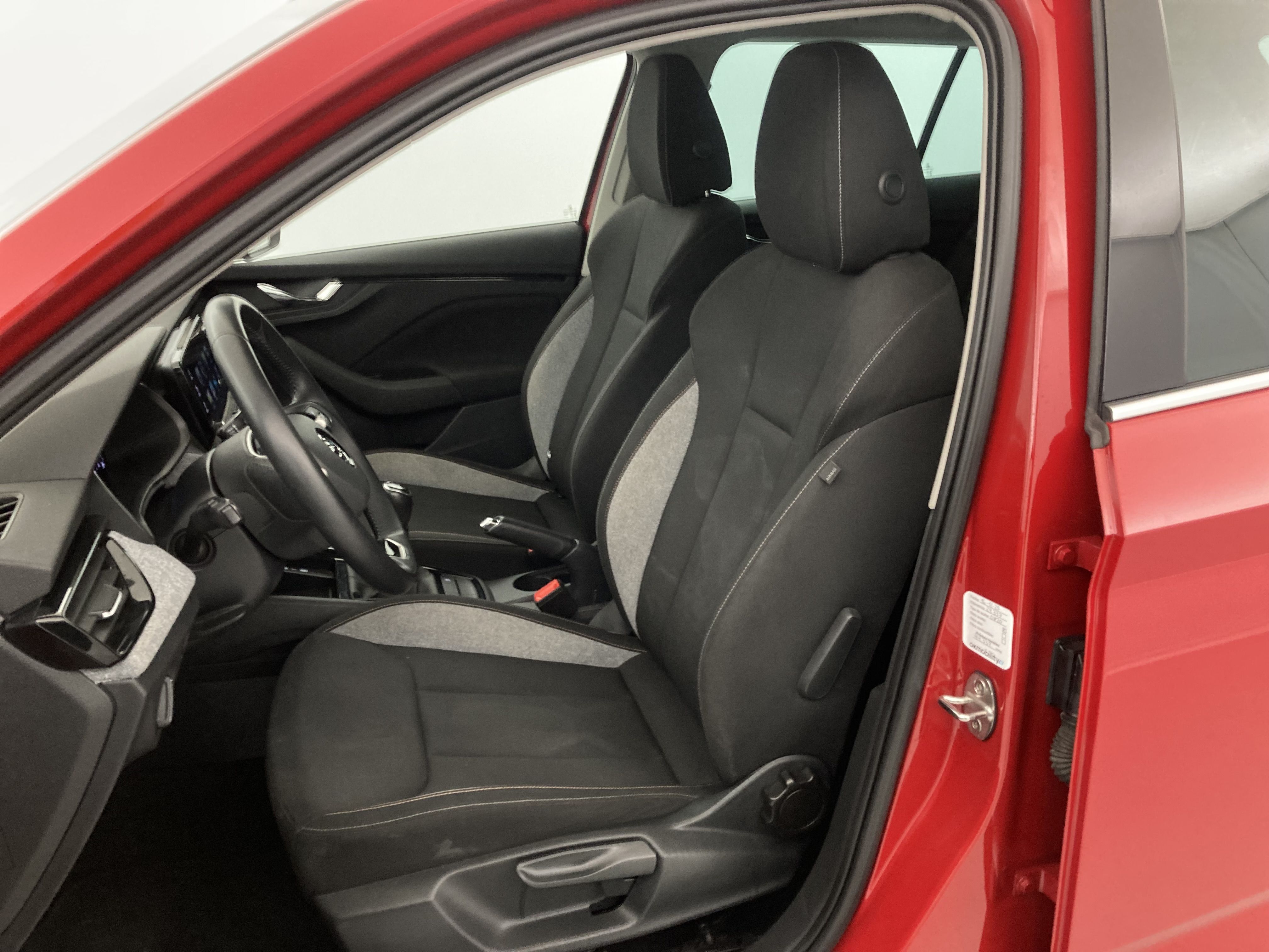 skoda kamiq selection 1.0 TSI 95 2024 rojo velvet 20